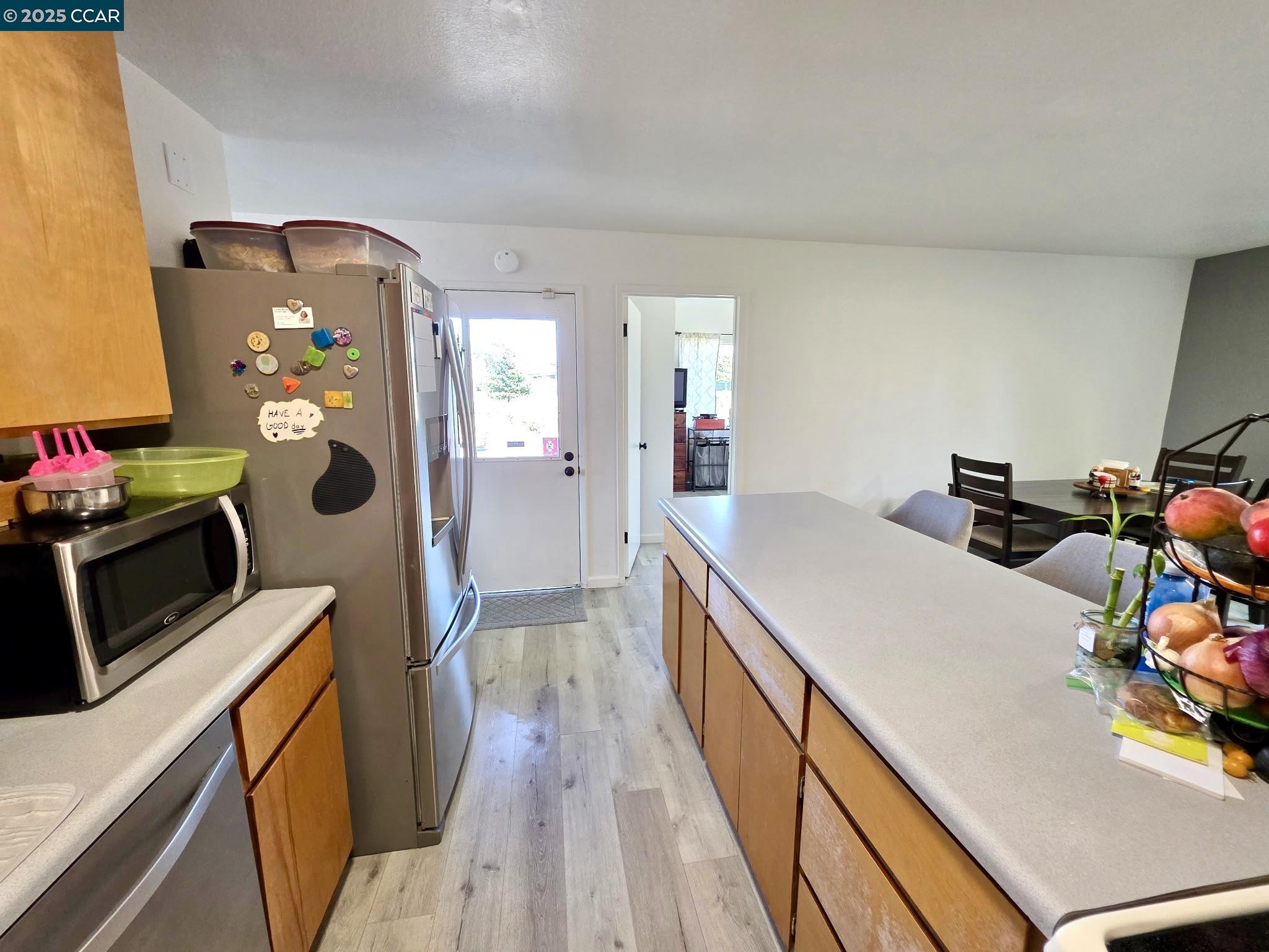 Detail Gallery Image 8 of 27 For 940 Lucas Ave, Richmond,  CA 94801 - 4 Beds | 2 Baths