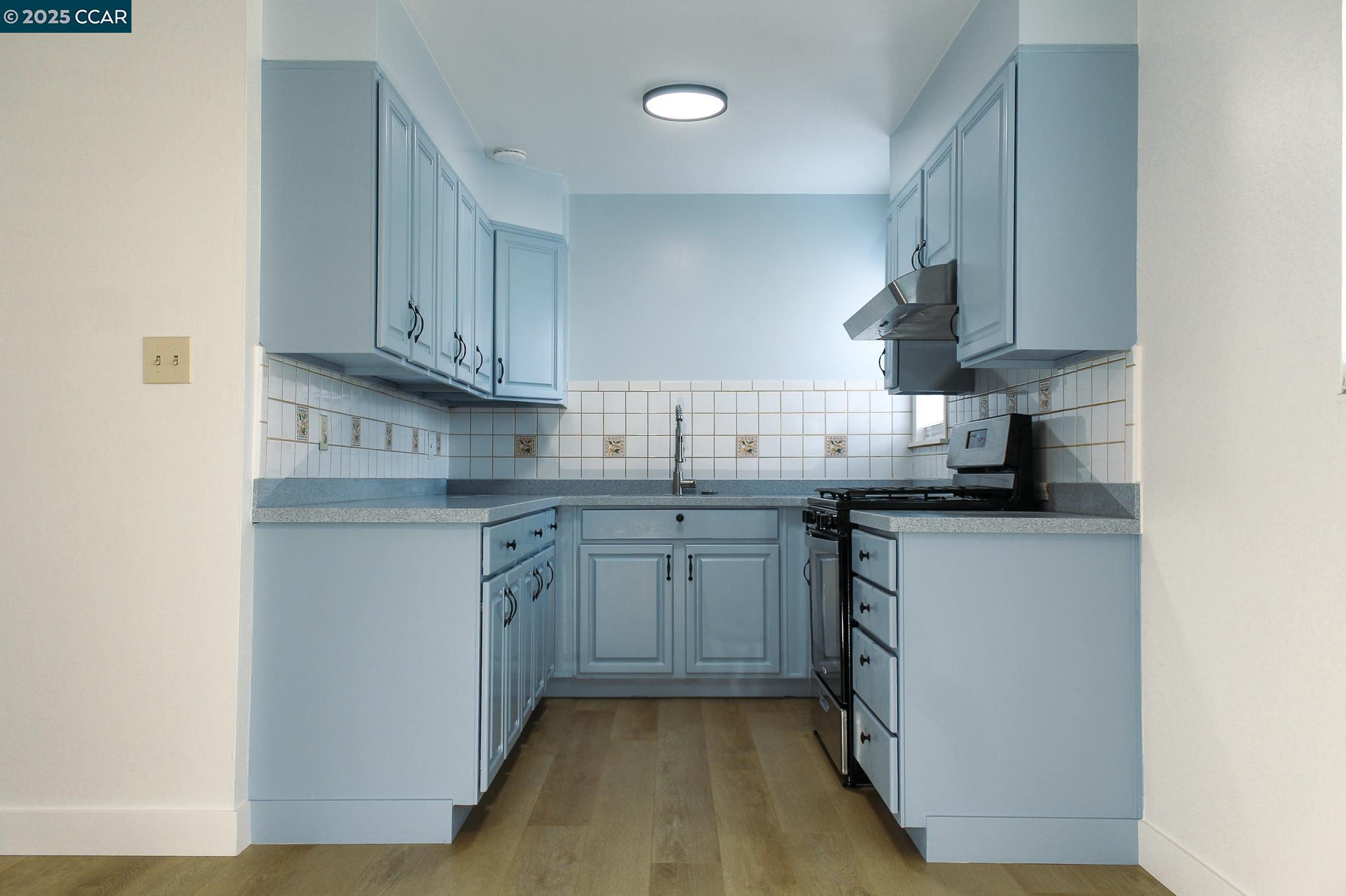 Detail Gallery Image 5 of 19 For 2420 Bush, Richmond,  CA 94806 - 3 Beds | 2 Baths