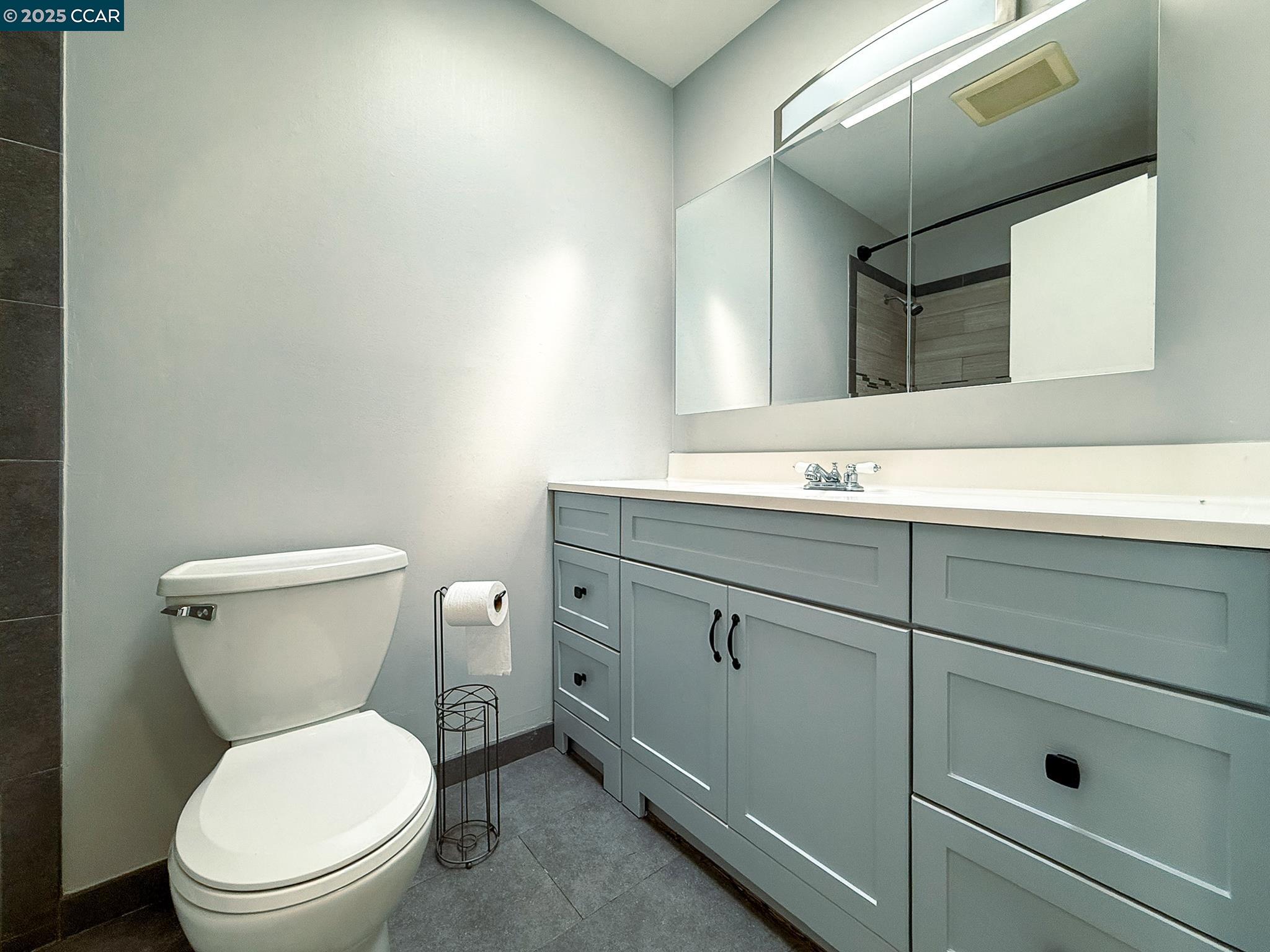 Detail Gallery Image 9 of 19 For 2420 Bush, Richmond,  CA 94806 - 3 Beds | 2 Baths