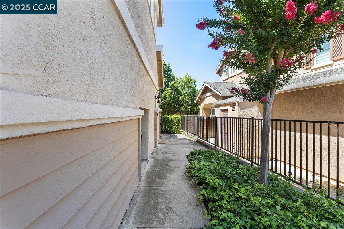 Detail Gallery Image 6 of 35 For 1310 Sutter Creek Ln, San Ramon,  CA 94583 - 2 Beds | 1 Baths