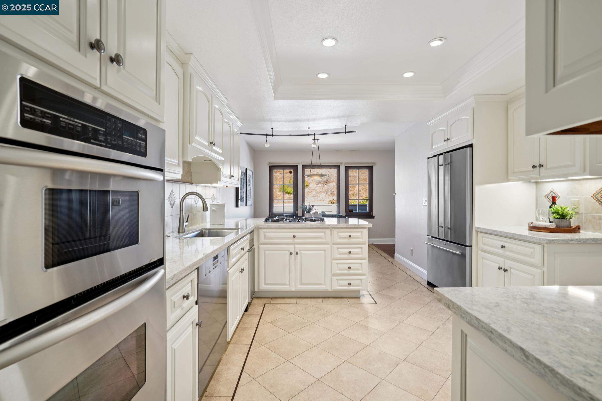 Detail Gallery Image 14 of 55 For 21 via Barcelona, Moraga,  CA 94556 - 4 Beds | 3 Baths