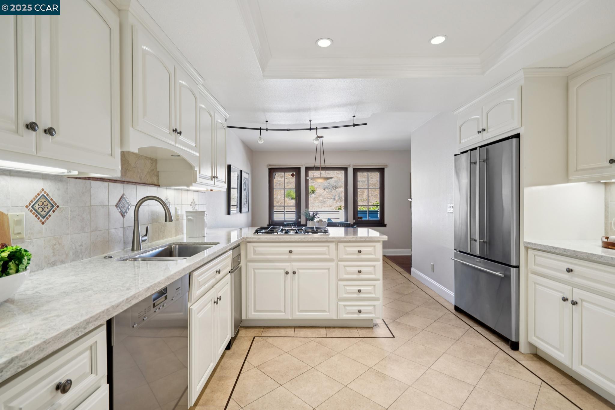 Detail Gallery Image 15 of 55 For 21 via Barcelona, Moraga,  CA 94556 - 4 Beds | 3 Baths
