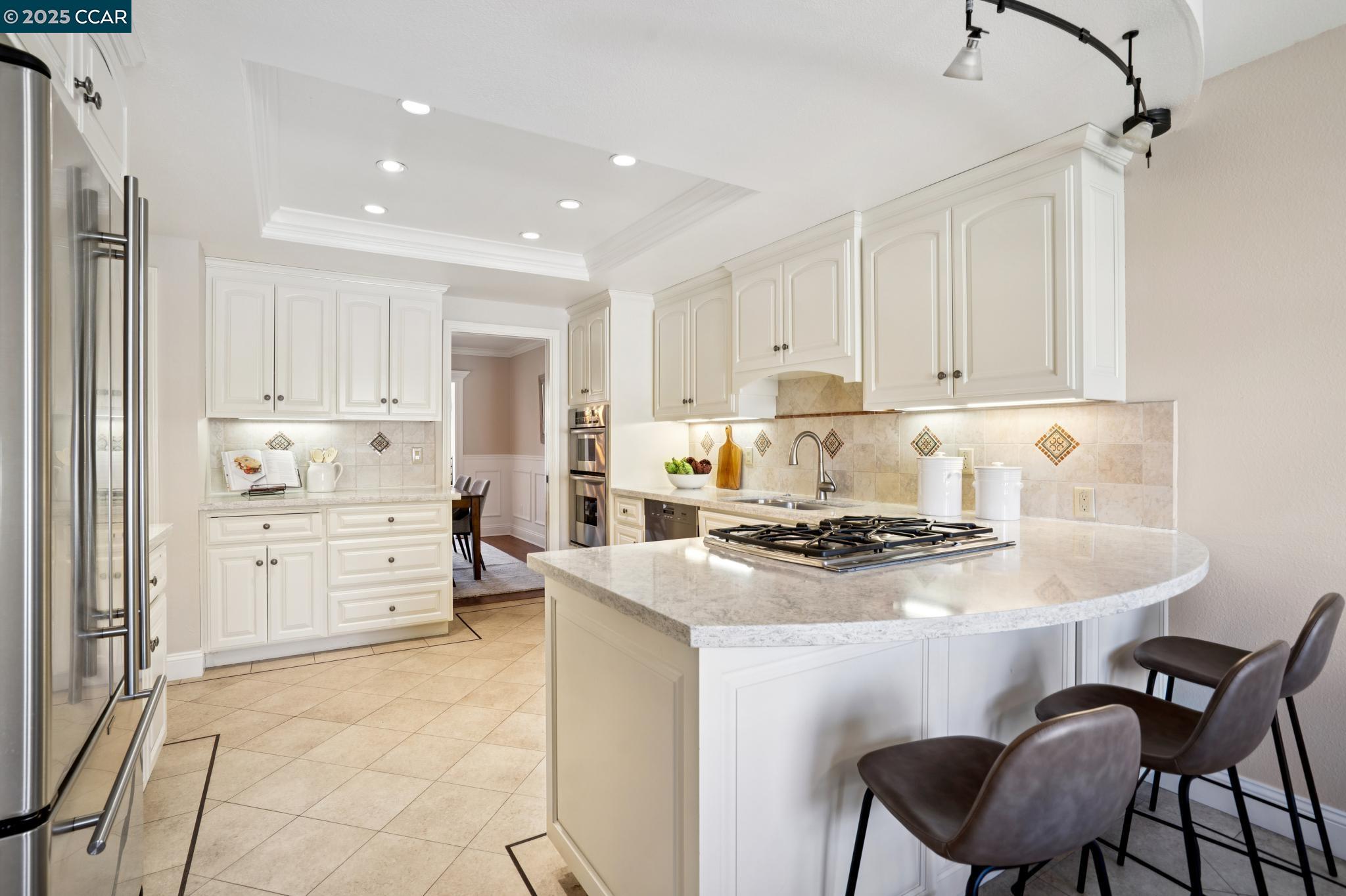 Detail Gallery Image 17 of 55 For 21 via Barcelona, Moraga,  CA 94556 - 4 Beds | 3 Baths