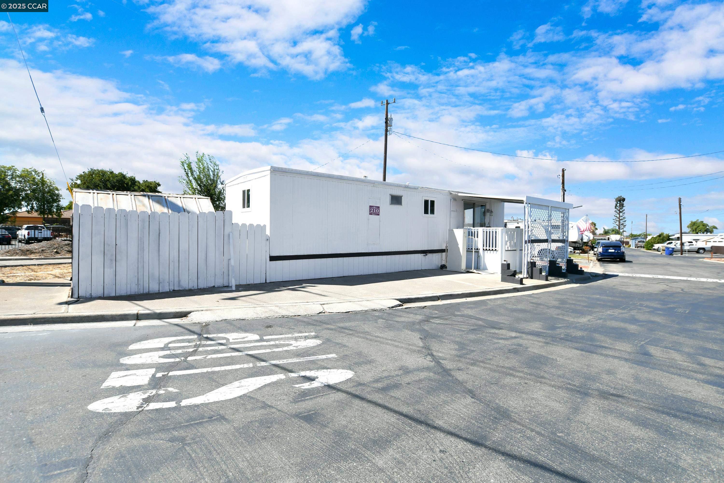 Detail Gallery Image 2 of 20 For 210 W Cypress Road #1,  Oakley,  CA 94561 - 1 Beds | 1 Baths