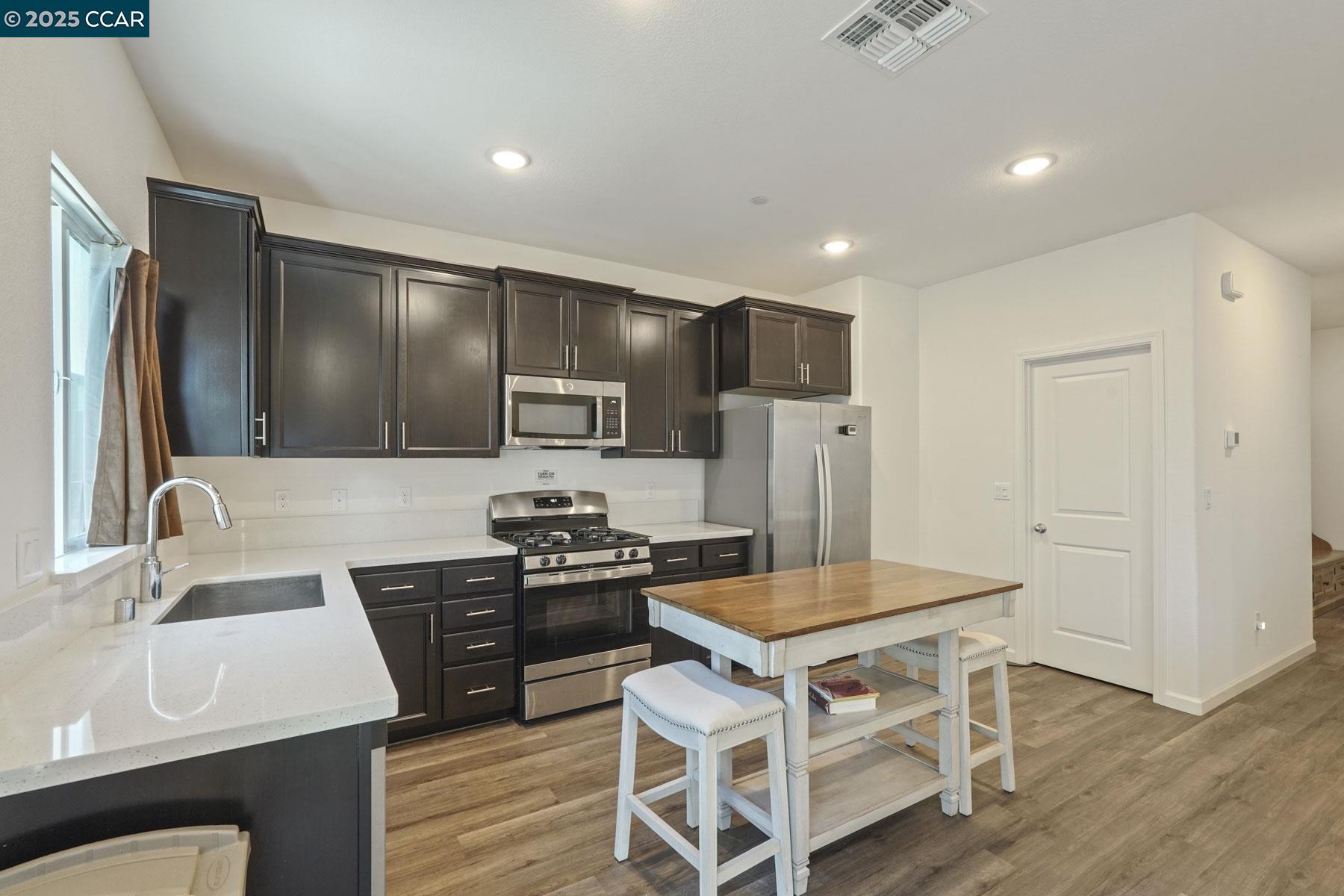 Detail Gallery Image 11 of 39 For 1416 Willowedge Way, Stockton,  CA 95206 - 3 Beds | 2/1 Baths