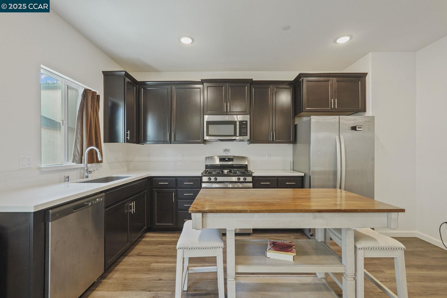 Detail Gallery Image 12 of 39 For 1416 Willowedge Way, Stockton,  CA 95206 - 3 Beds | 2/1 Baths