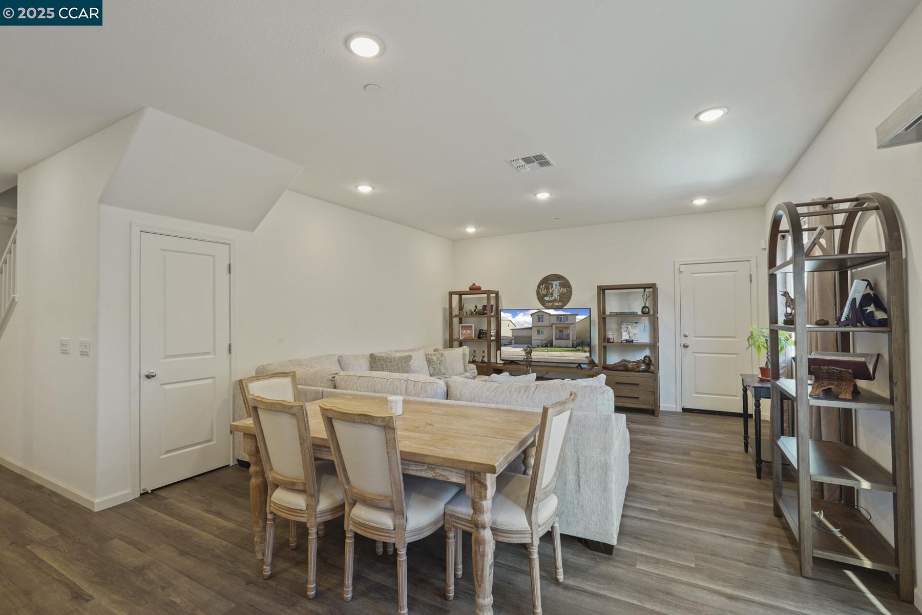 Detail Gallery Image 15 of 39 For 1416 Willowedge Way, Stockton,  CA 95206 - 3 Beds | 2/1 Baths