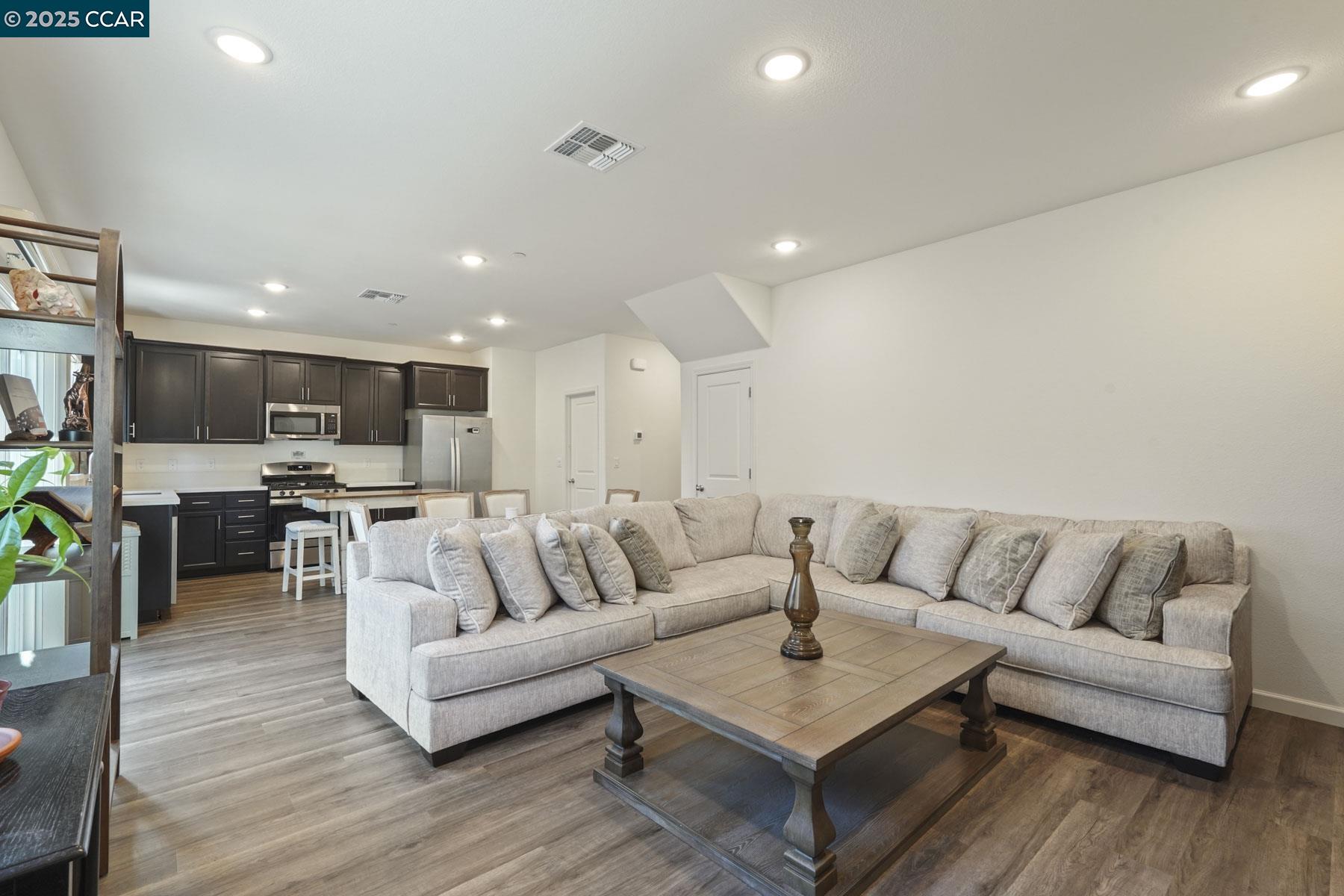 Detail Gallery Image 18 of 39 For 1416 Willowedge Way, Stockton,  CA 95206 - 3 Beds | 2/1 Baths