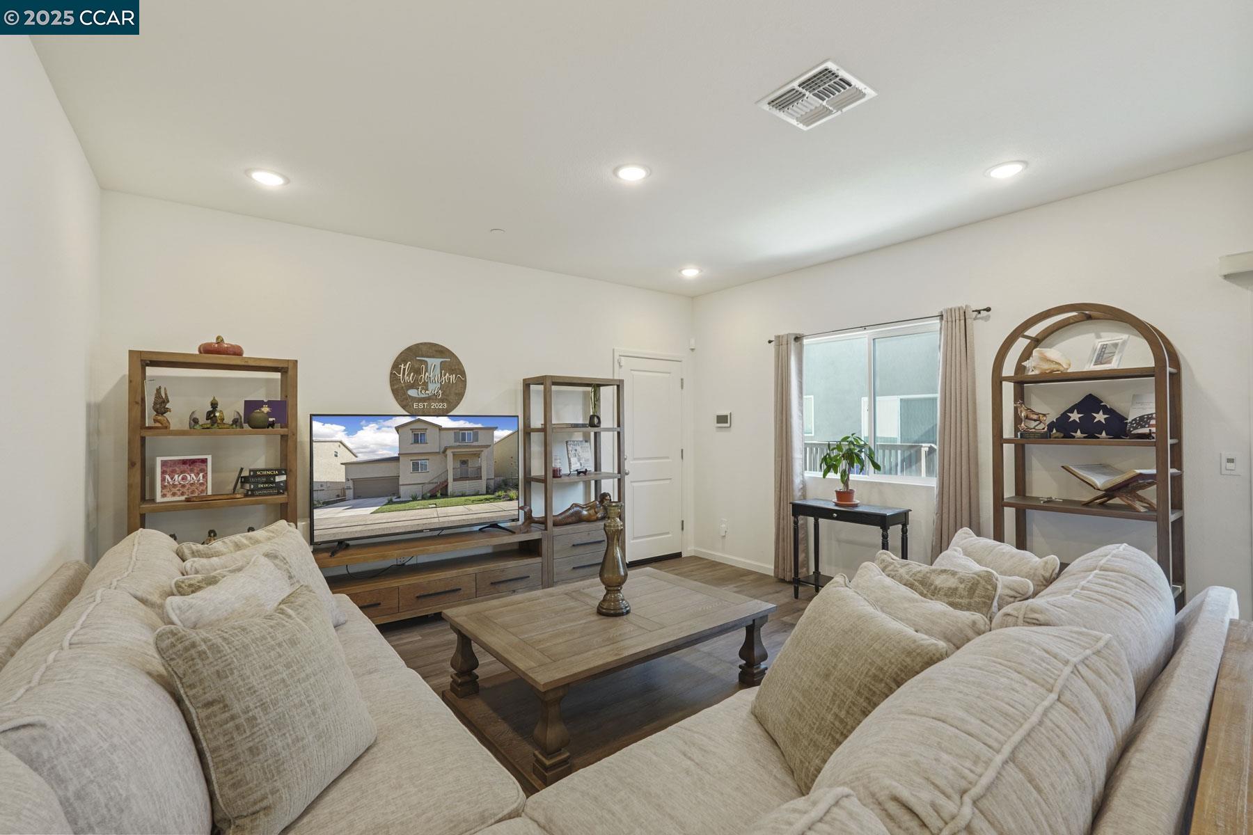 Detail Gallery Image 19 of 39 For 1416 Willowedge Way, Stockton,  CA 95206 - 3 Beds | 2/1 Baths