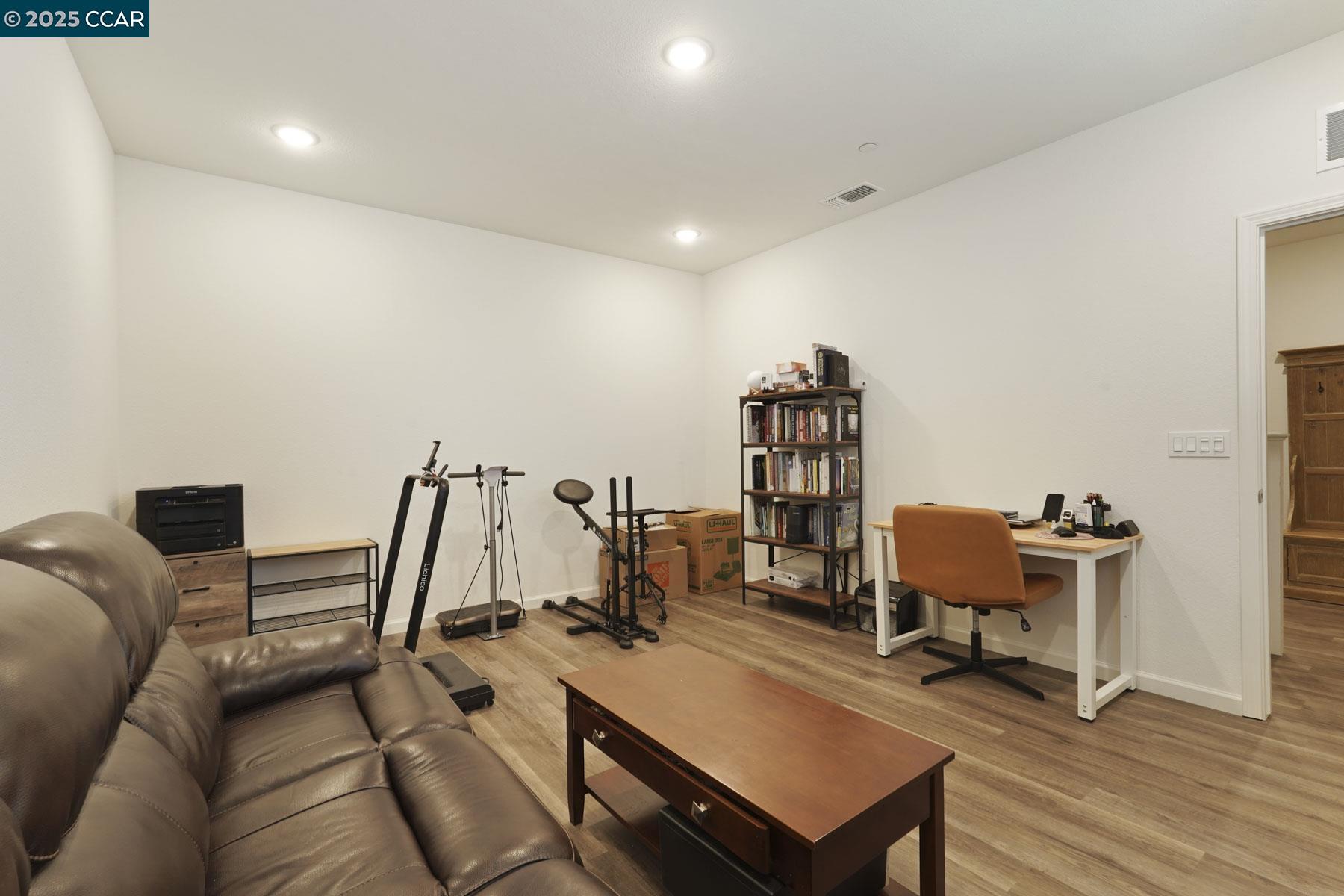 Detail Gallery Image 21 of 39 For 1416 Willowedge Way, Stockton,  CA 95206 - 3 Beds | 2/1 Baths