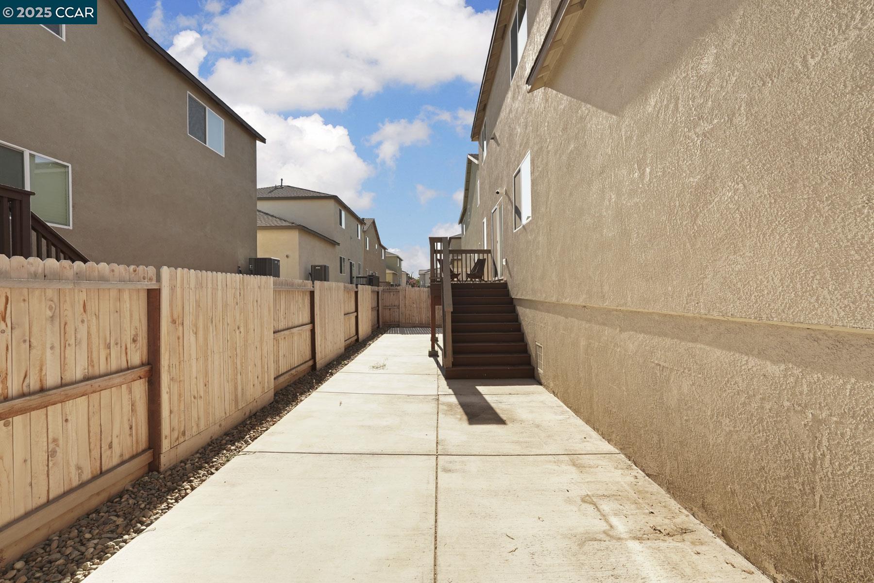 Detail Gallery Image 36 of 39 For 1416 Willowedge Way, Stockton,  CA 95206 - 3 Beds | 2/1 Baths