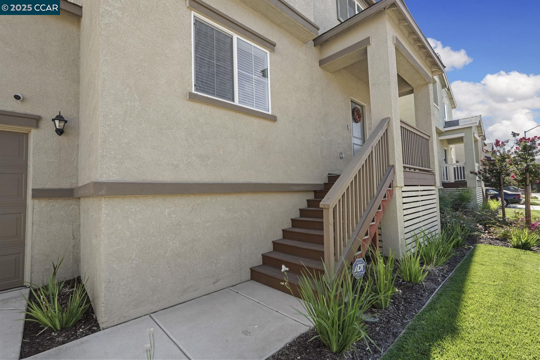 Detail Gallery Image 5 of 39 For 1416 Willowedge Way, Stockton,  CA 95206 - 3 Beds | 2/1 Baths