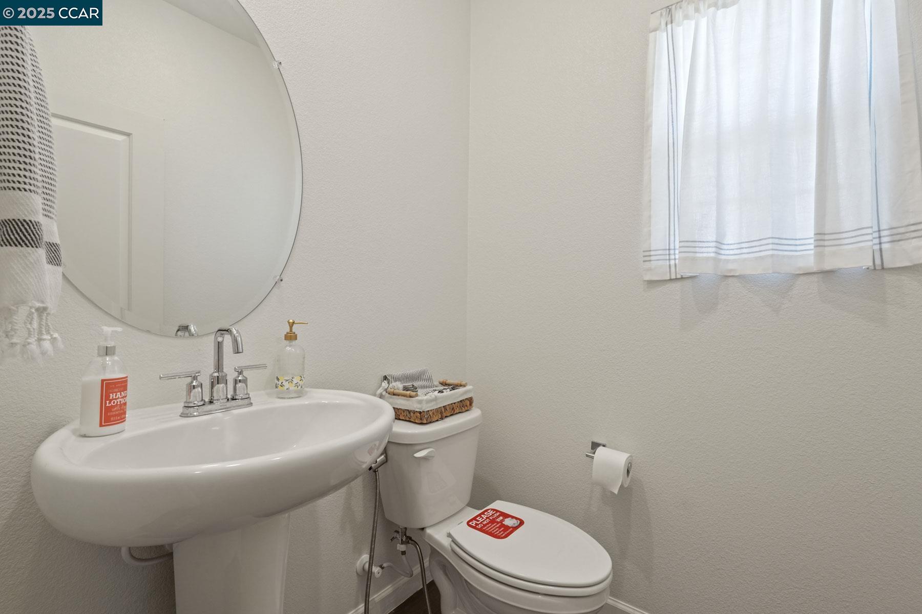 Detail Gallery Image 9 of 39 For 1416 Willowedge Way, Stockton,  CA 95206 - 3 Beds | 2/1 Baths