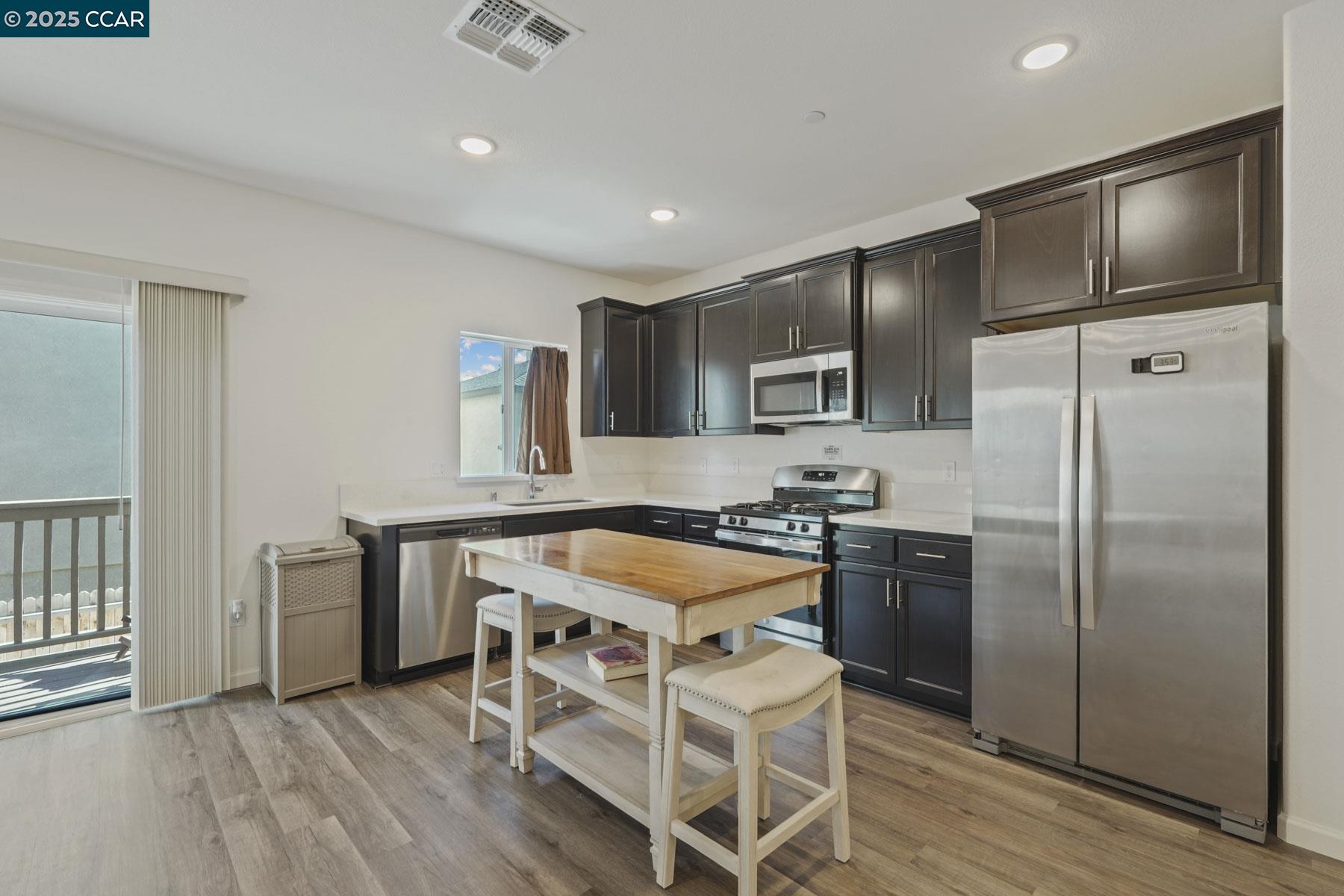 Detail Gallery Image 10 of 39 For 1416 Willowedge Way, Stockton,  CA 95206 - 3 Beds | 2/1 Baths