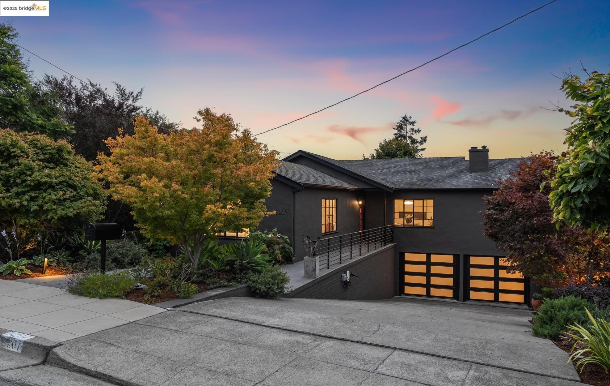 Detail Gallery Image 1 of 55 For 5207 Masonic Ave, Oakland,  CA 94618 - 4 Beds | 3 Baths