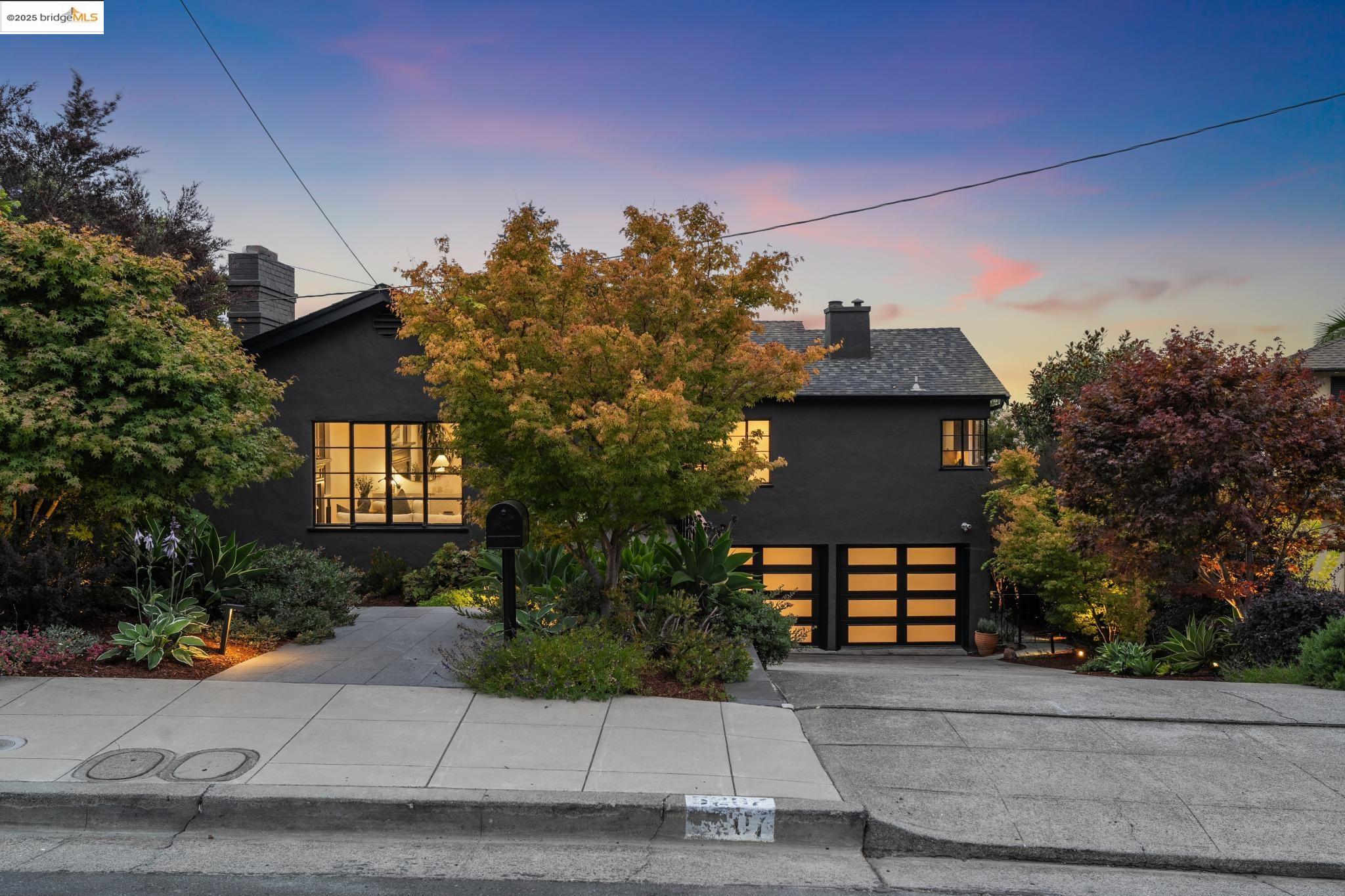 Detail Gallery Image 2 of 55 For 5207 Masonic Ave, Oakland,  CA 94618 - 4 Beds | 3 Baths