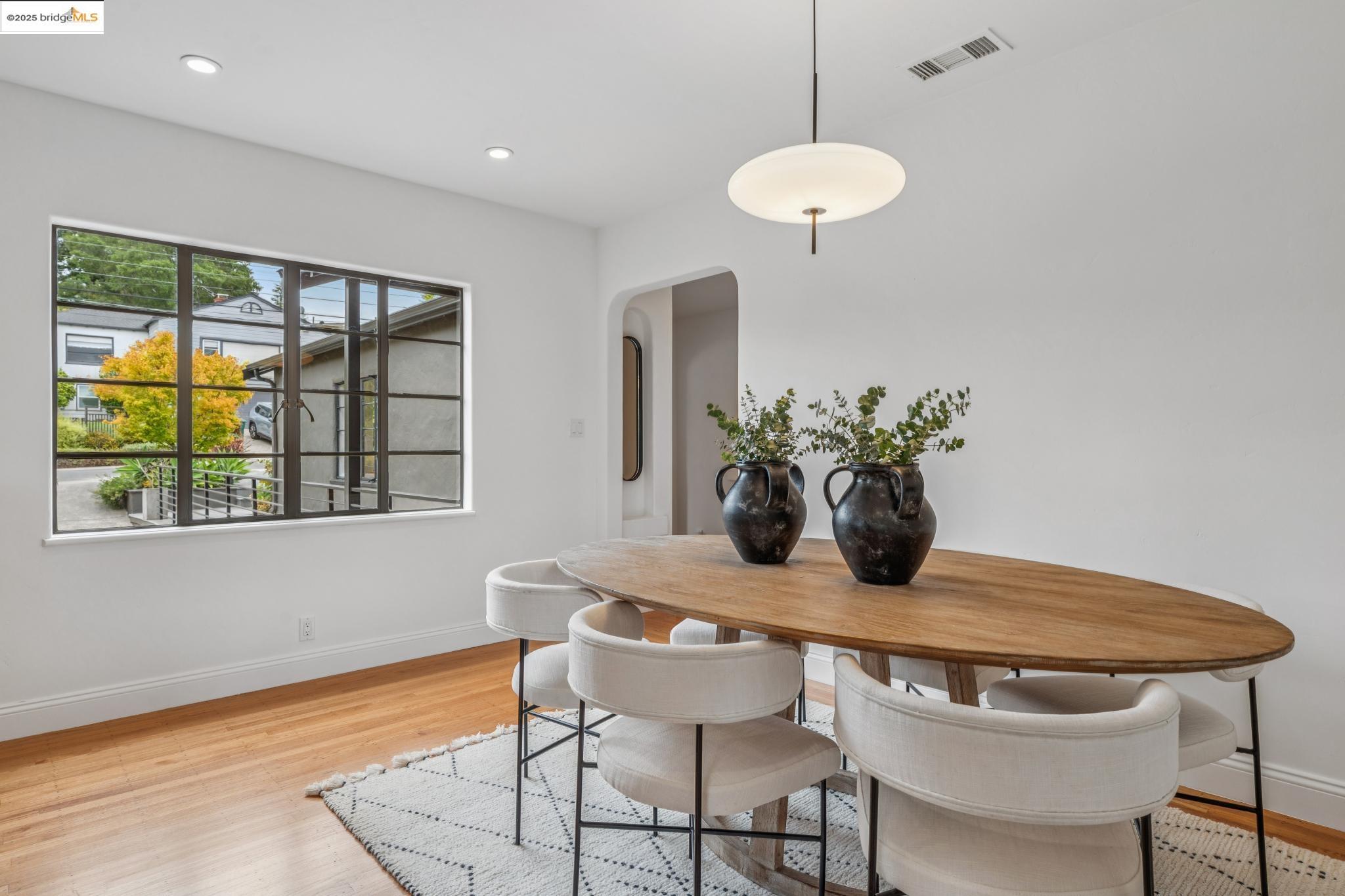 Detail Gallery Image 11 of 55 For 5207 Masonic Ave, Oakland,  CA 94618 - 4 Beds | 3 Baths
