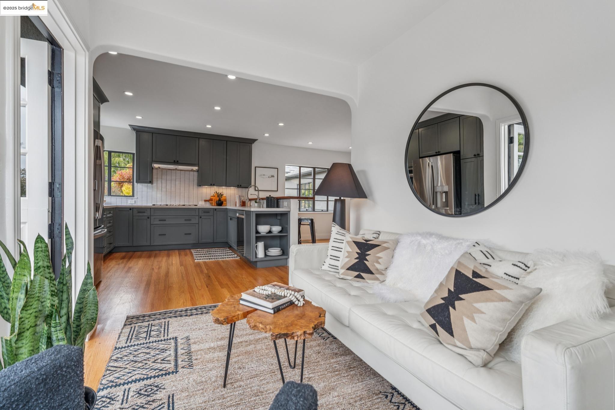 Detail Gallery Image 15 of 55 For 5207 Masonic Ave, Oakland,  CA 94618 - 4 Beds | 3 Baths