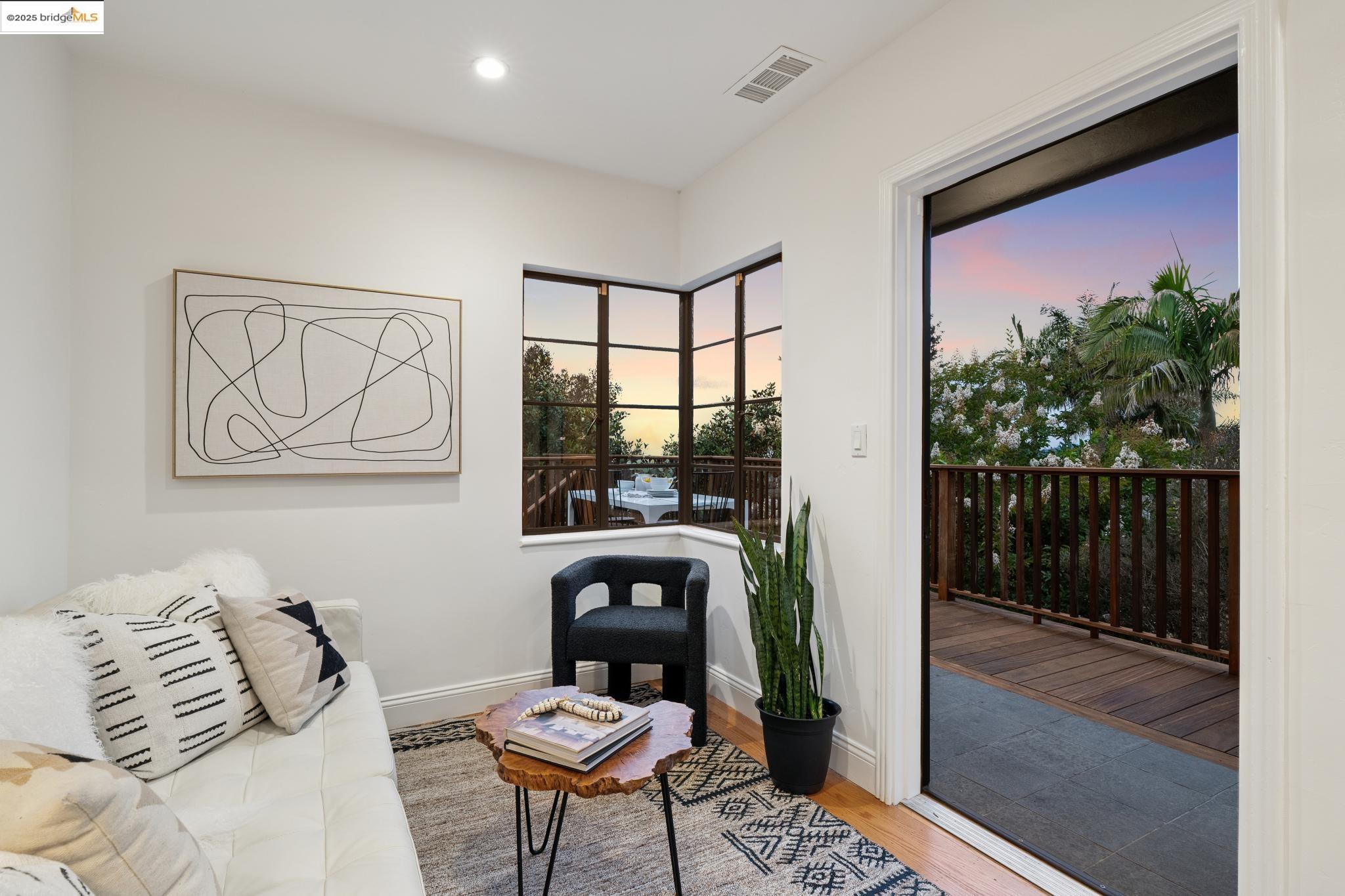 Detail Gallery Image 16 of 55 For 5207 Masonic Ave, Oakland,  CA 94618 - 4 Beds | 3 Baths