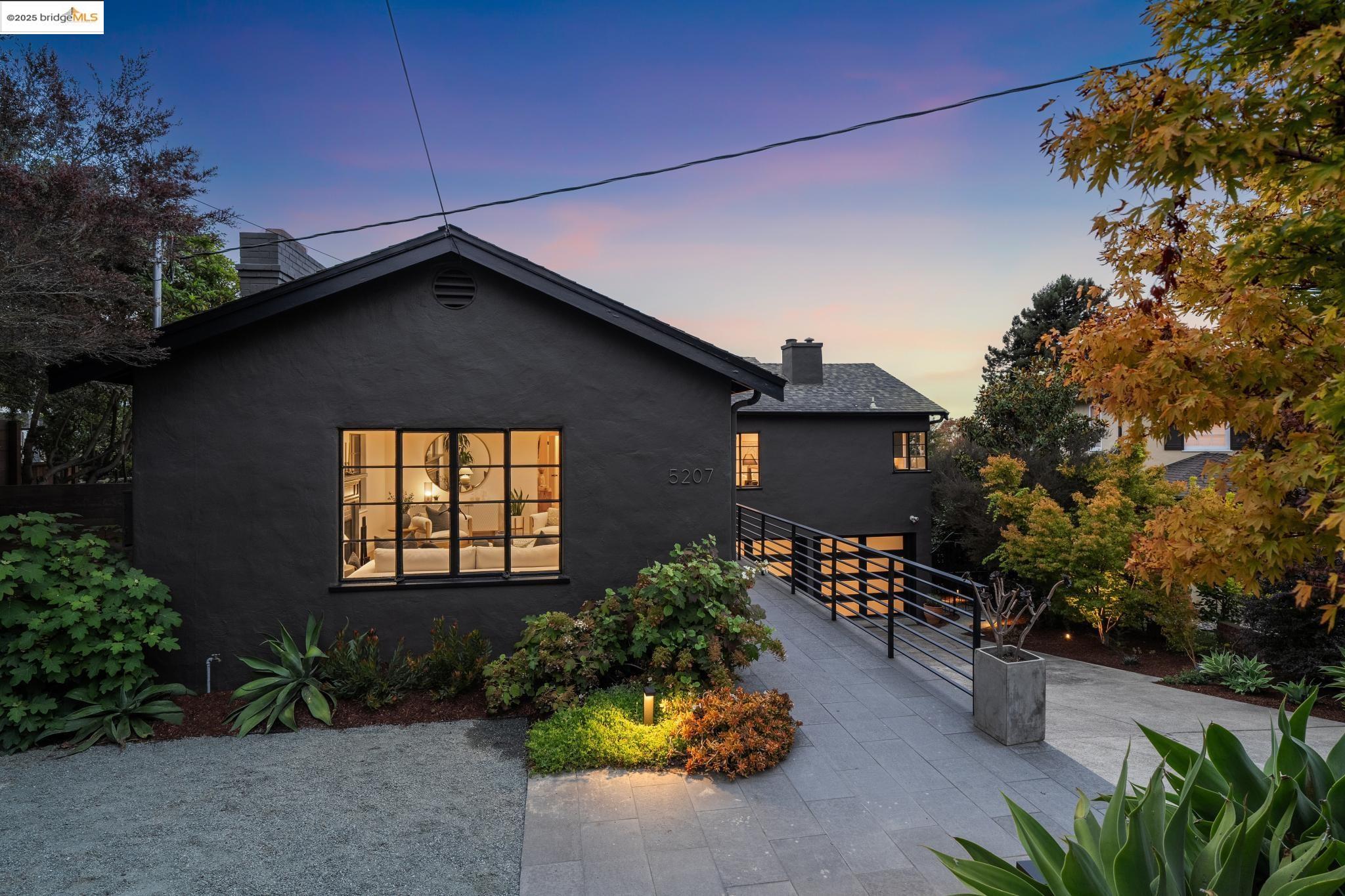 Detail Gallery Image 3 of 55 For 5207 Masonic Ave, Oakland,  CA 94618 - 4 Beds | 3 Baths