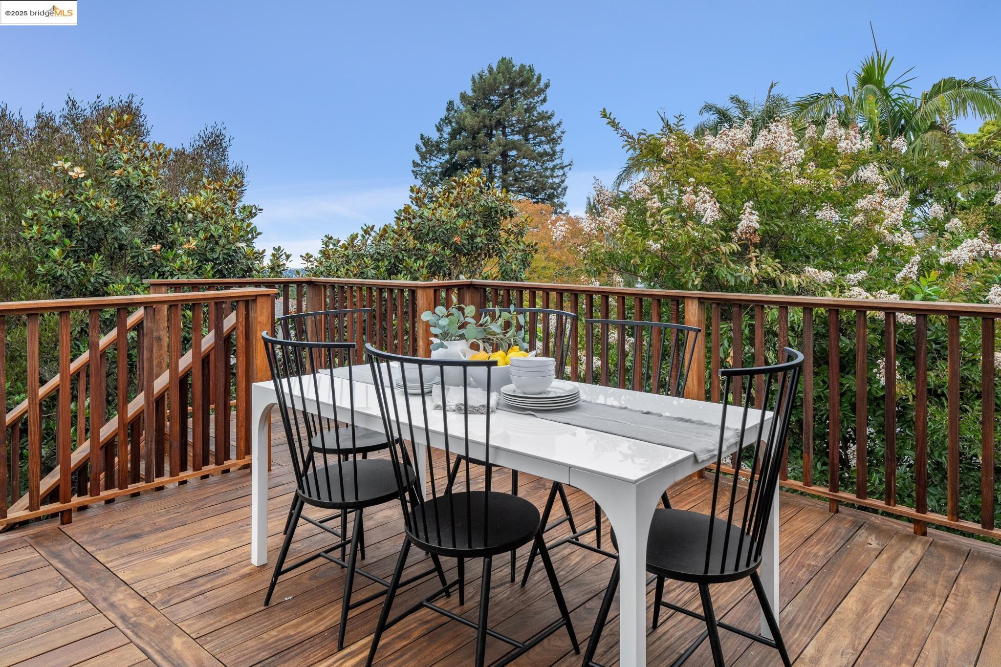Detail Gallery Image 22 of 55 For 5207 Masonic Ave, Oakland,  CA 94618 - 4 Beds | 3 Baths