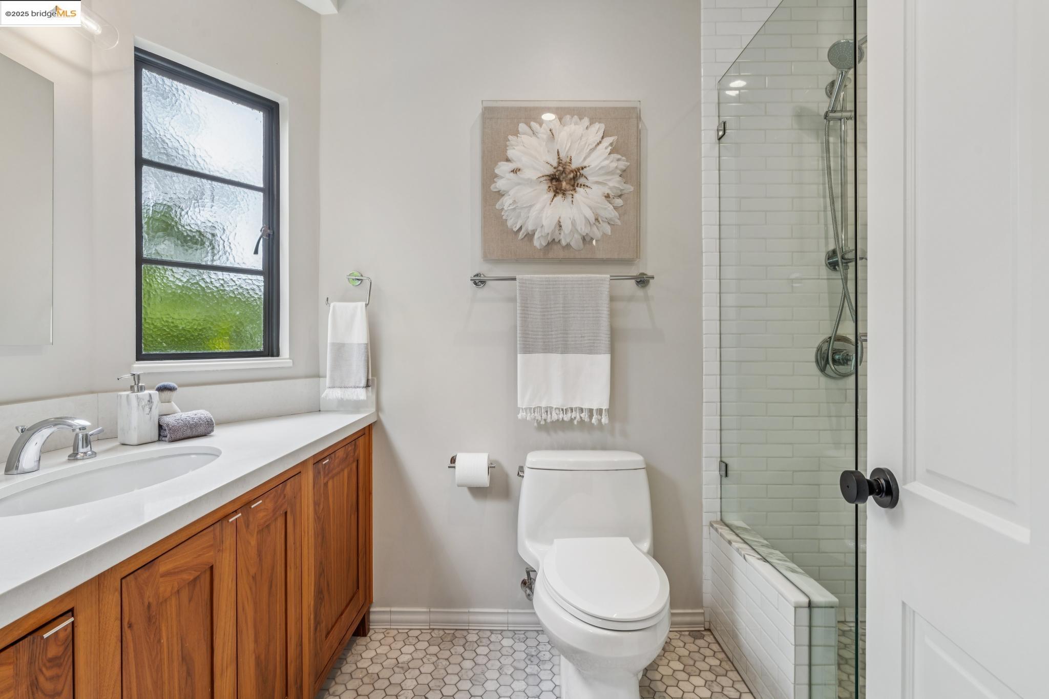 Detail Gallery Image 25 of 55 For 5207 Masonic Ave, Oakland,  CA 94618 - 4 Beds | 3 Baths