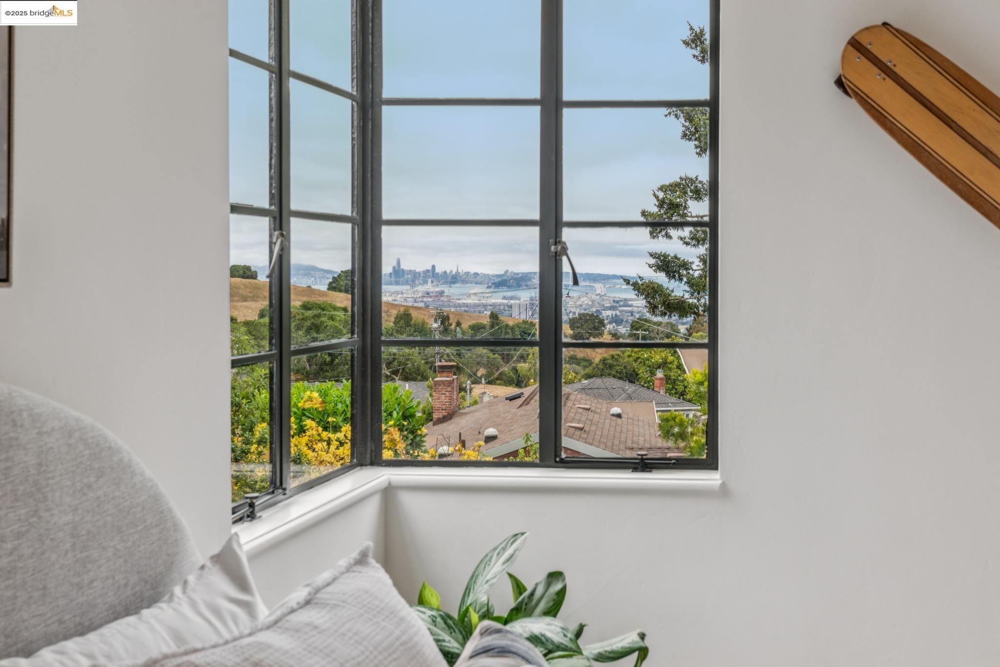 Detail Gallery Image 28 of 55 For 5207 Masonic Ave, Oakland,  CA 94618 - 4 Beds | 3 Baths