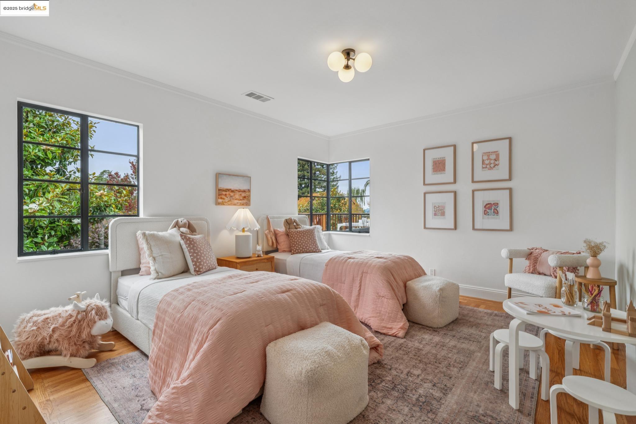 Detail Gallery Image 30 of 55 For 5207 Masonic Ave, Oakland,  CA 94618 - 4 Beds | 3 Baths