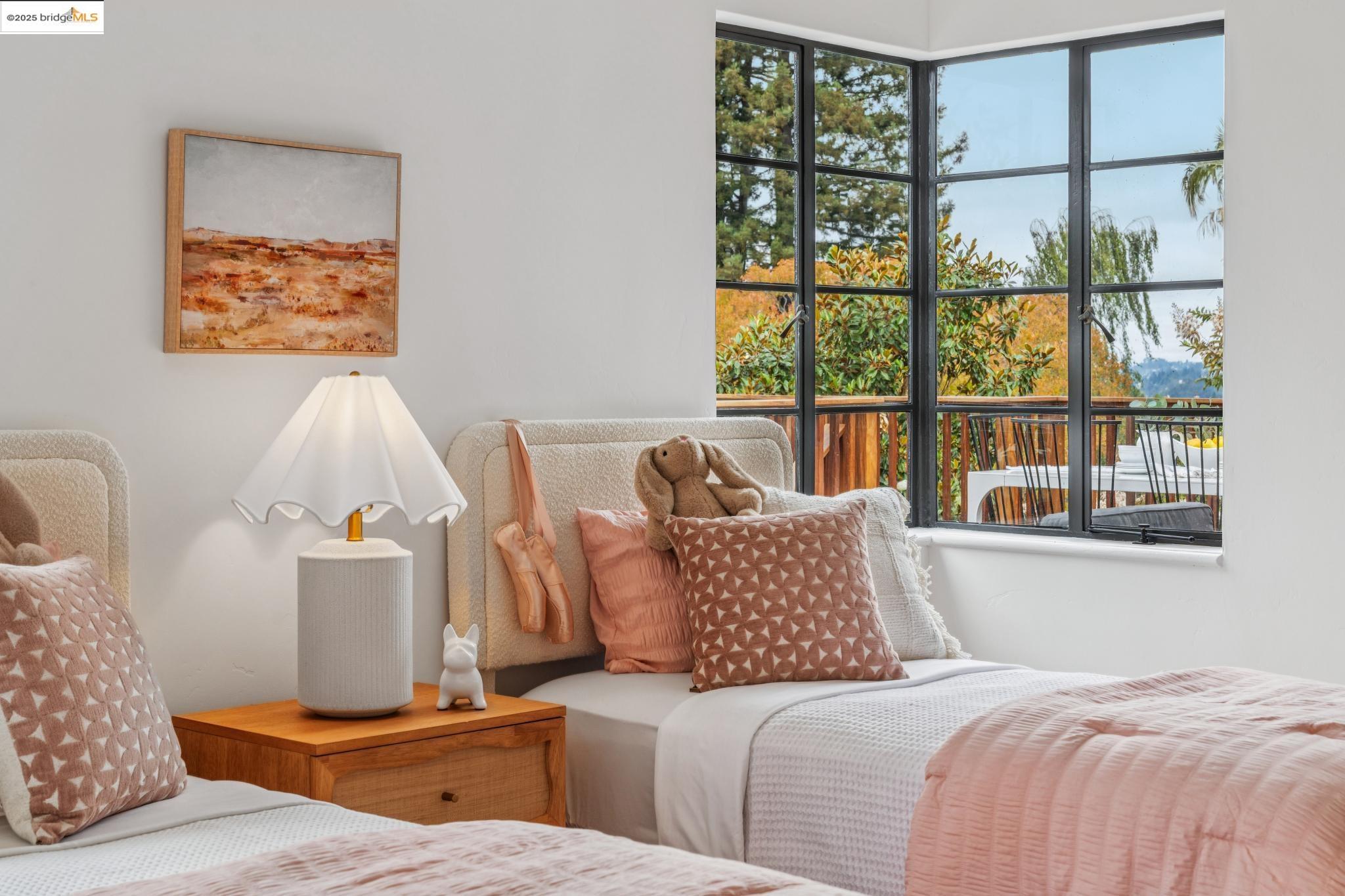 Detail Gallery Image 32 of 55 For 5207 Masonic Ave, Oakland,  CA 94618 - 4 Beds | 3 Baths