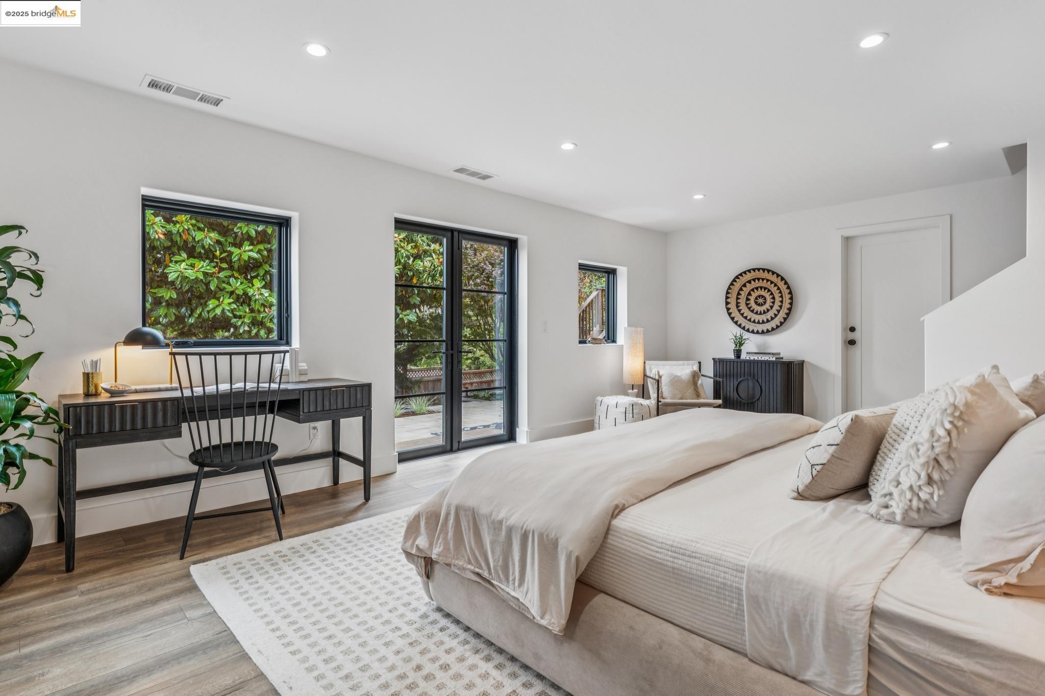 Detail Gallery Image 34 of 55 For 5207 Masonic Ave, Oakland,  CA 94618 - 4 Beds | 3 Baths