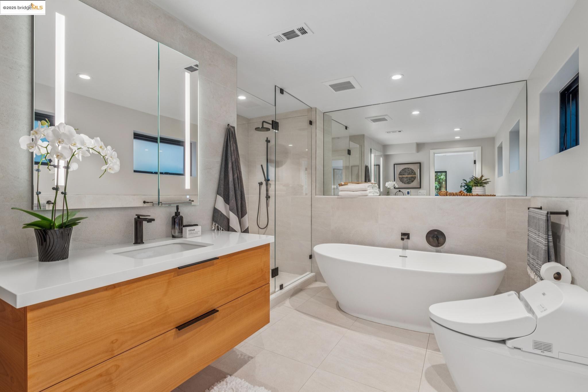 Detail Gallery Image 36 of 55 For 5207 Masonic Ave, Oakland,  CA 94618 - 4 Beds | 3 Baths