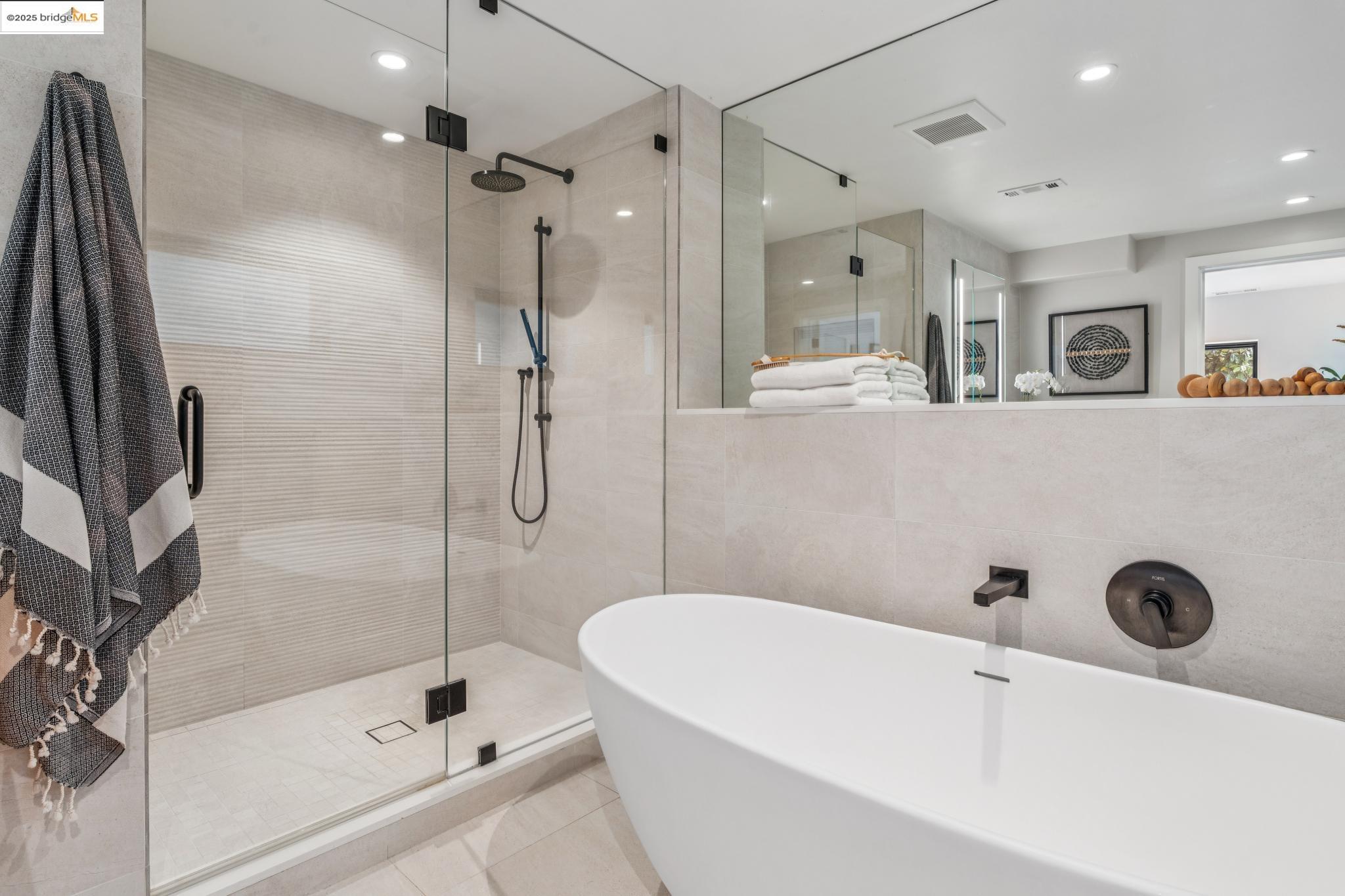 Detail Gallery Image 37 of 55 For 5207 Masonic Ave, Oakland,  CA 94618 - 4 Beds | 3 Baths