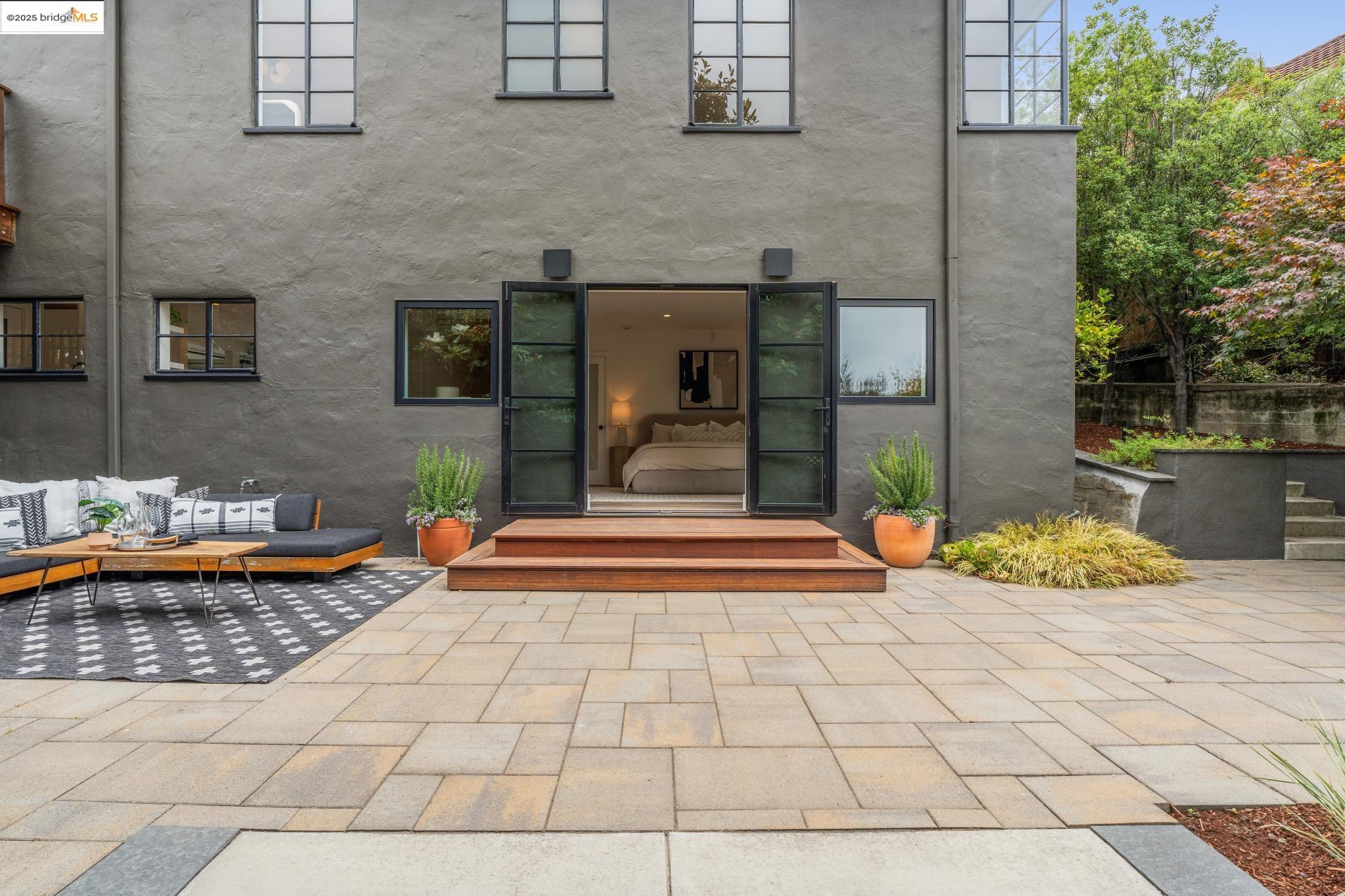 Detail Gallery Image 44 of 55 For 5207 Masonic Ave, Oakland,  CA 94618 - 4 Beds | 3 Baths