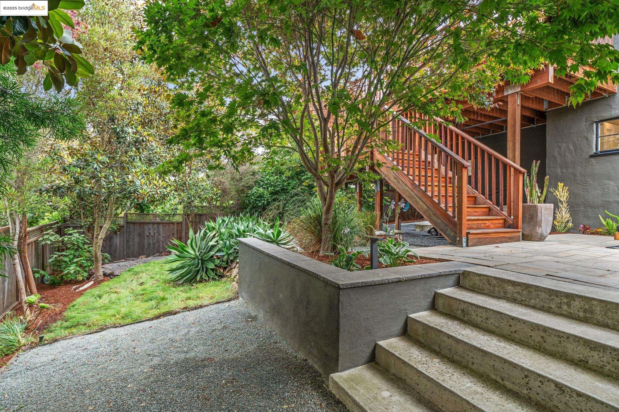 Detail Gallery Image 46 of 55 For 5207 Masonic Ave, Oakland,  CA 94618 - 4 Beds | 3 Baths