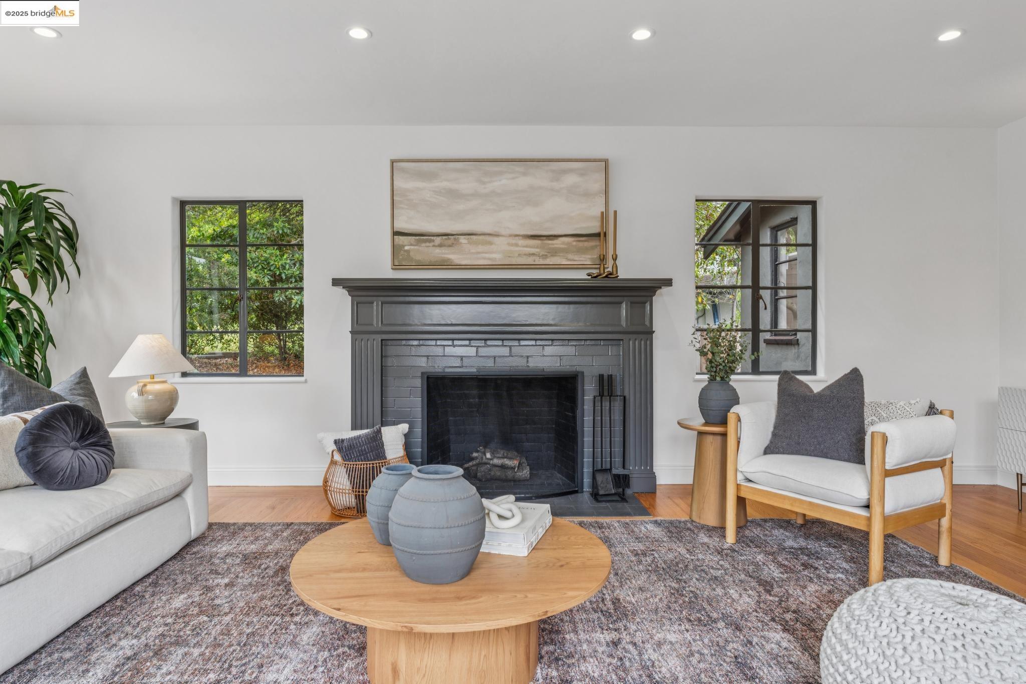 Detail Gallery Image 8 of 55 For 5207 Masonic Ave, Oakland,  CA 94618 - 4 Beds | 3 Baths