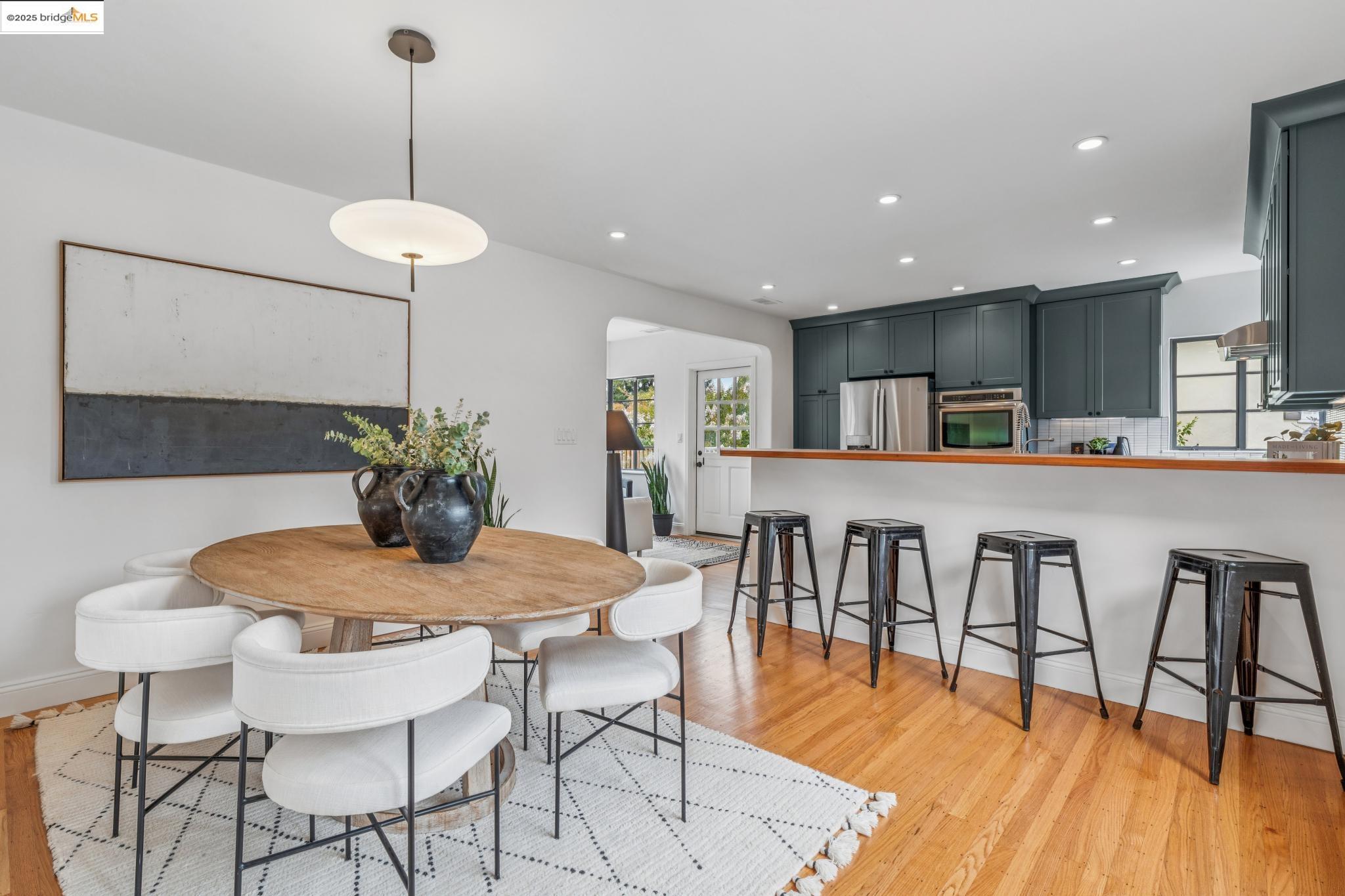 Detail Gallery Image 10 of 55 For 5207 Masonic Ave, Oakland,  CA 94618 - 4 Beds | 3 Baths