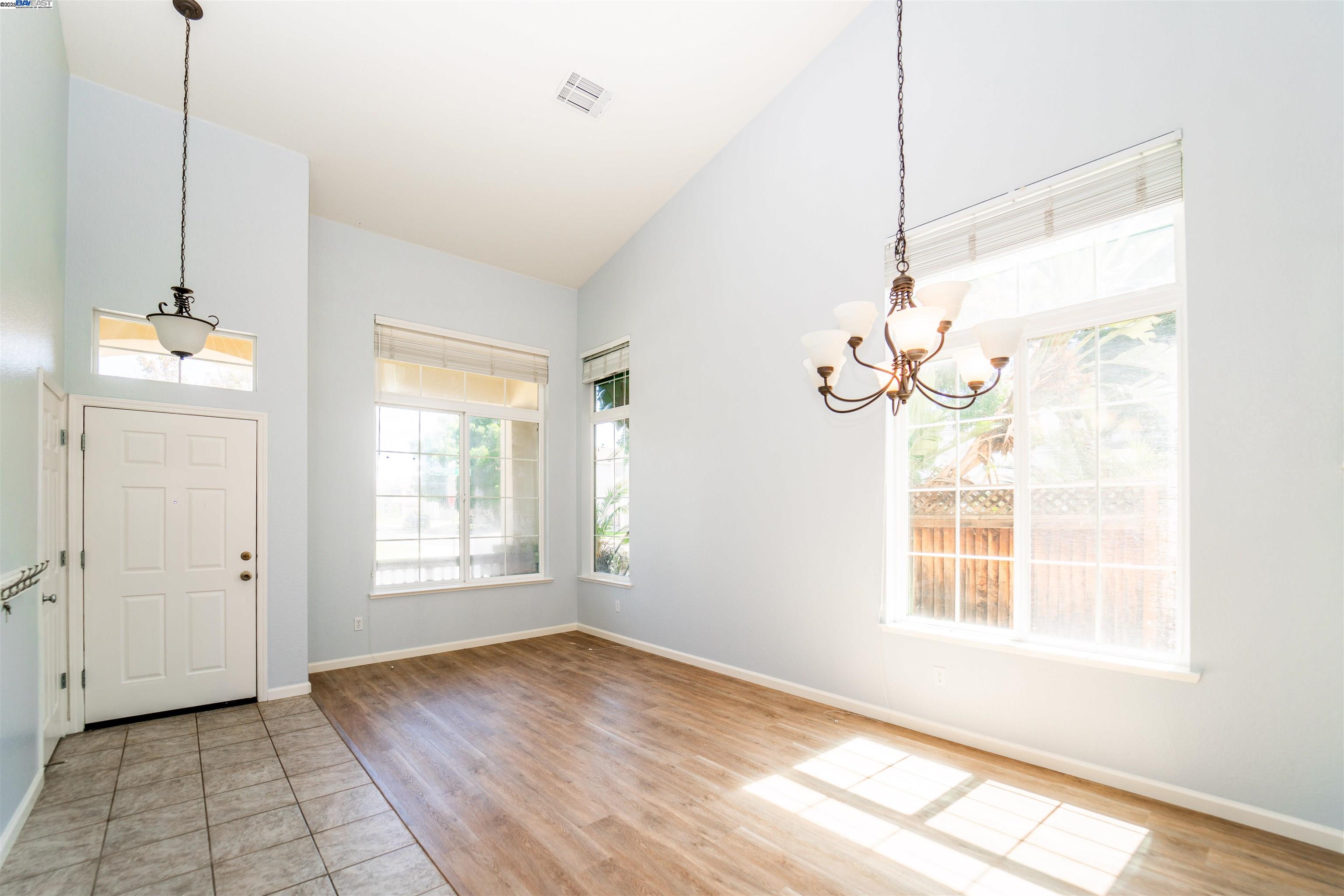 Detail Gallery Image 3 of 31 For 2609 Intrigue Lane, Brentwood,  CA 94513-1747 - 4 Beds | 2/1 Baths