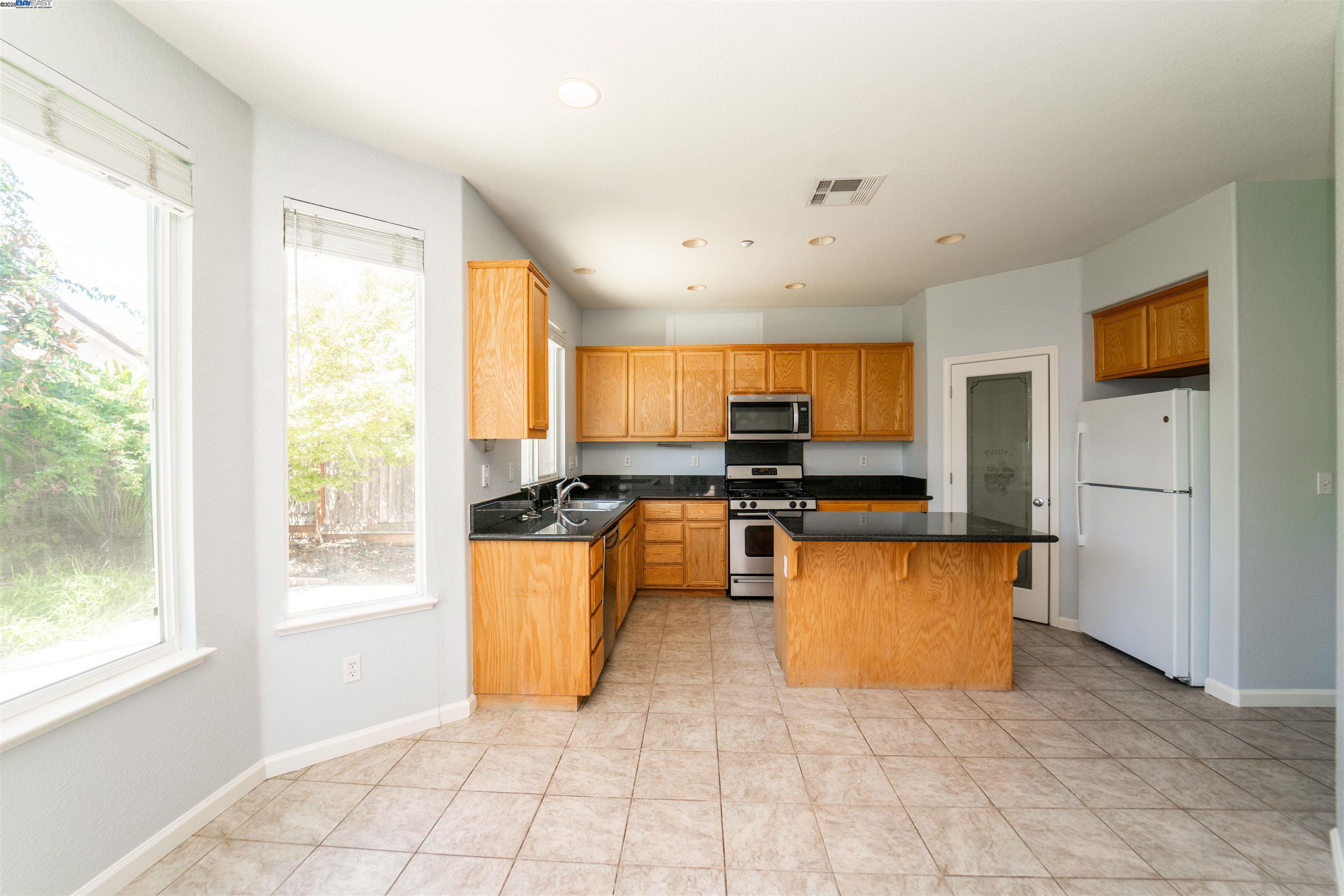Detail Gallery Image 7 of 31 For 2609 Intrigue Lane, Brentwood,  CA 94513-1747 - 4 Beds | 2/1 Baths