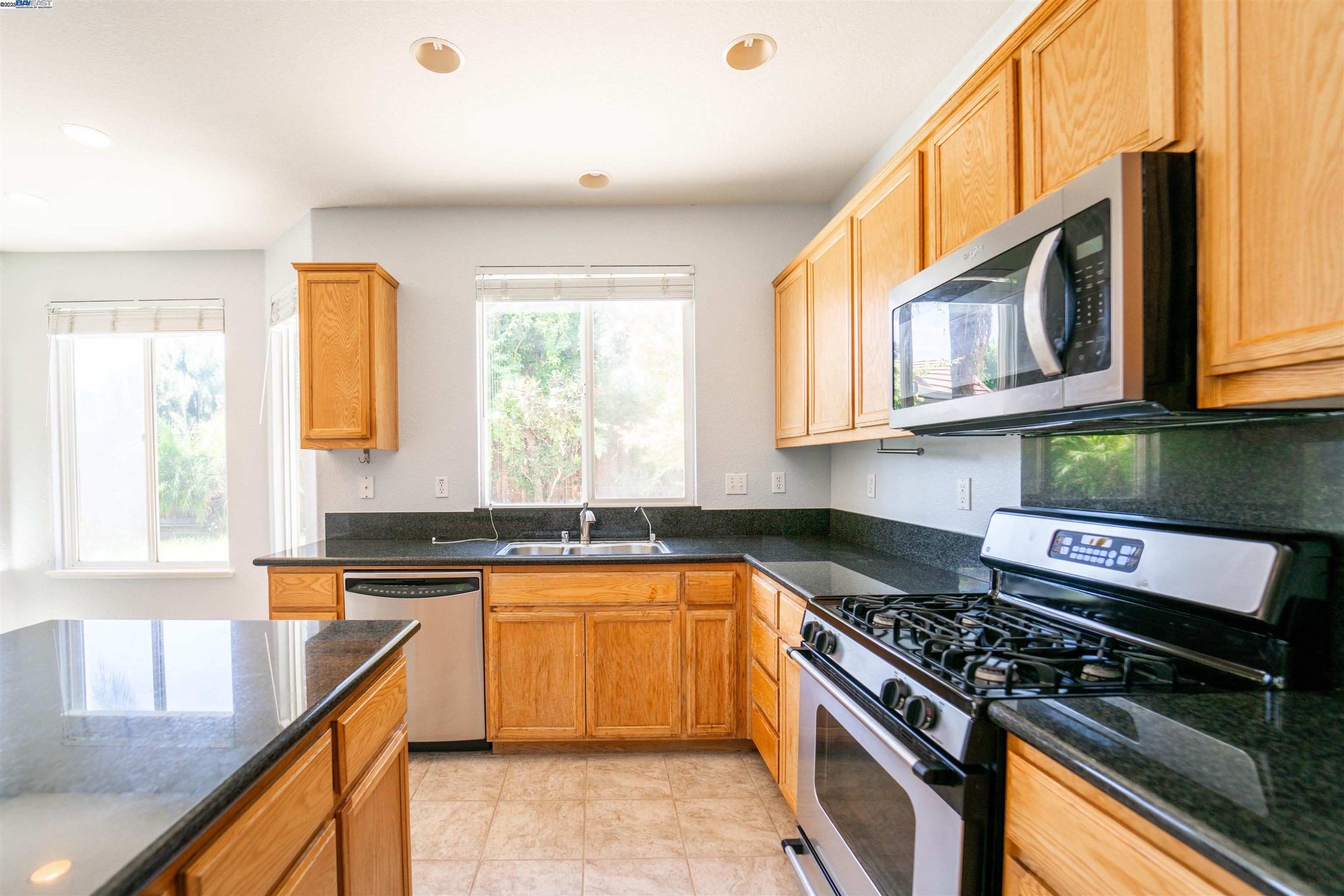 Detail Gallery Image 9 of 31 For 2609 Intrigue Lane, Brentwood,  CA 94513-1747 - 4 Beds | 2/1 Baths