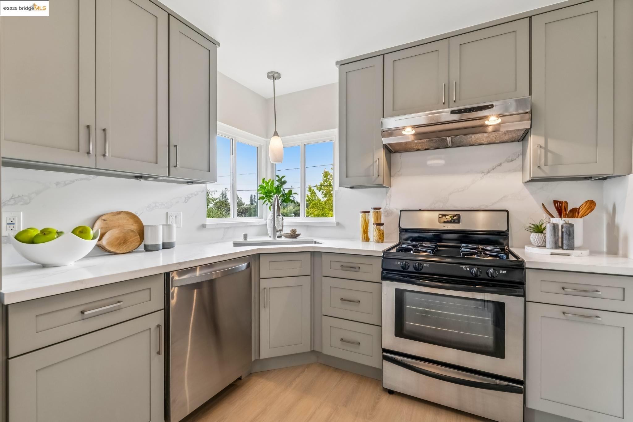 Detail Gallery Image 17 of 60 For 4607 Fieldbrook Rd, Oakland,  CA 94619 - 2 Beds | 1/1 Baths