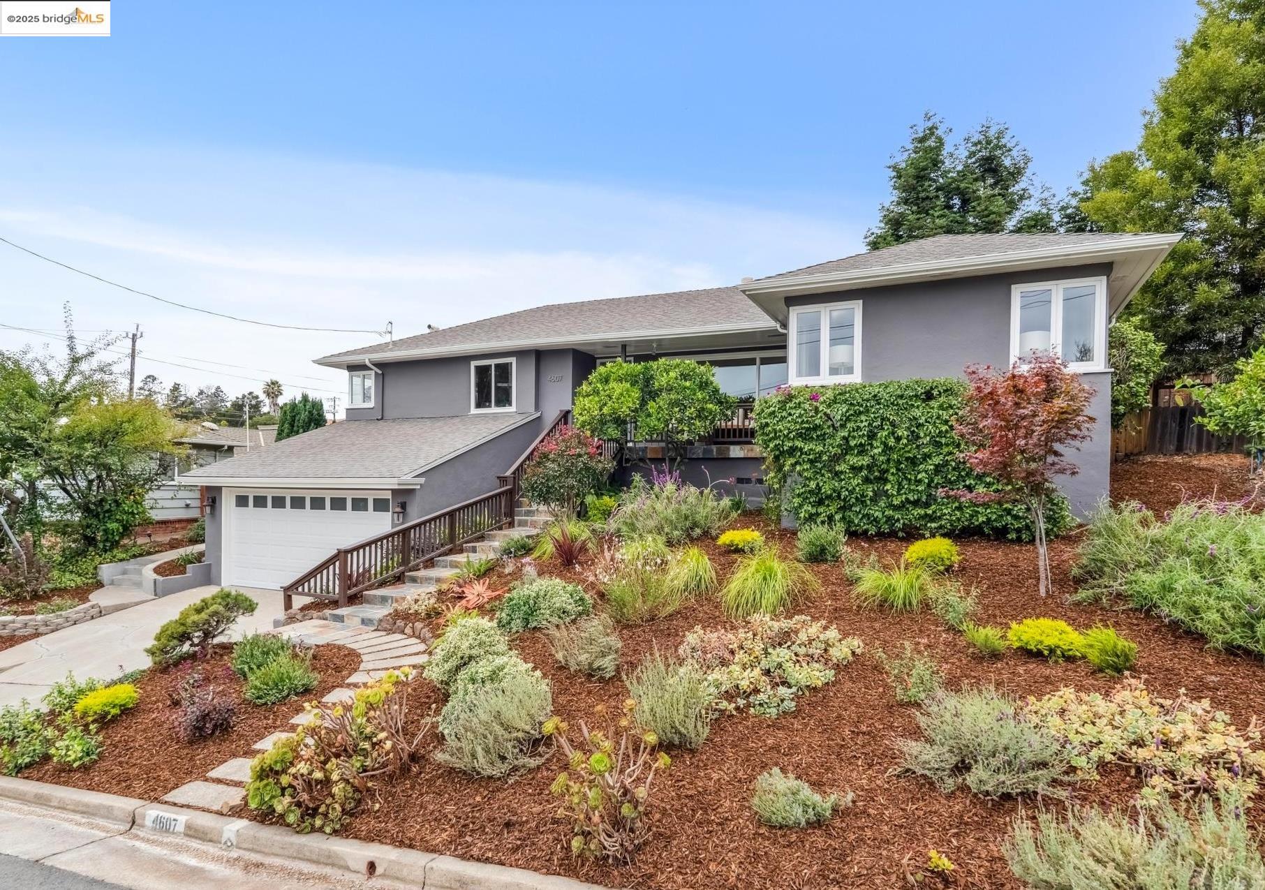 Detail Gallery Image 3 of 60 For 4607 Fieldbrook Rd, Oakland,  CA 94619 - 2 Beds | 1/1 Baths