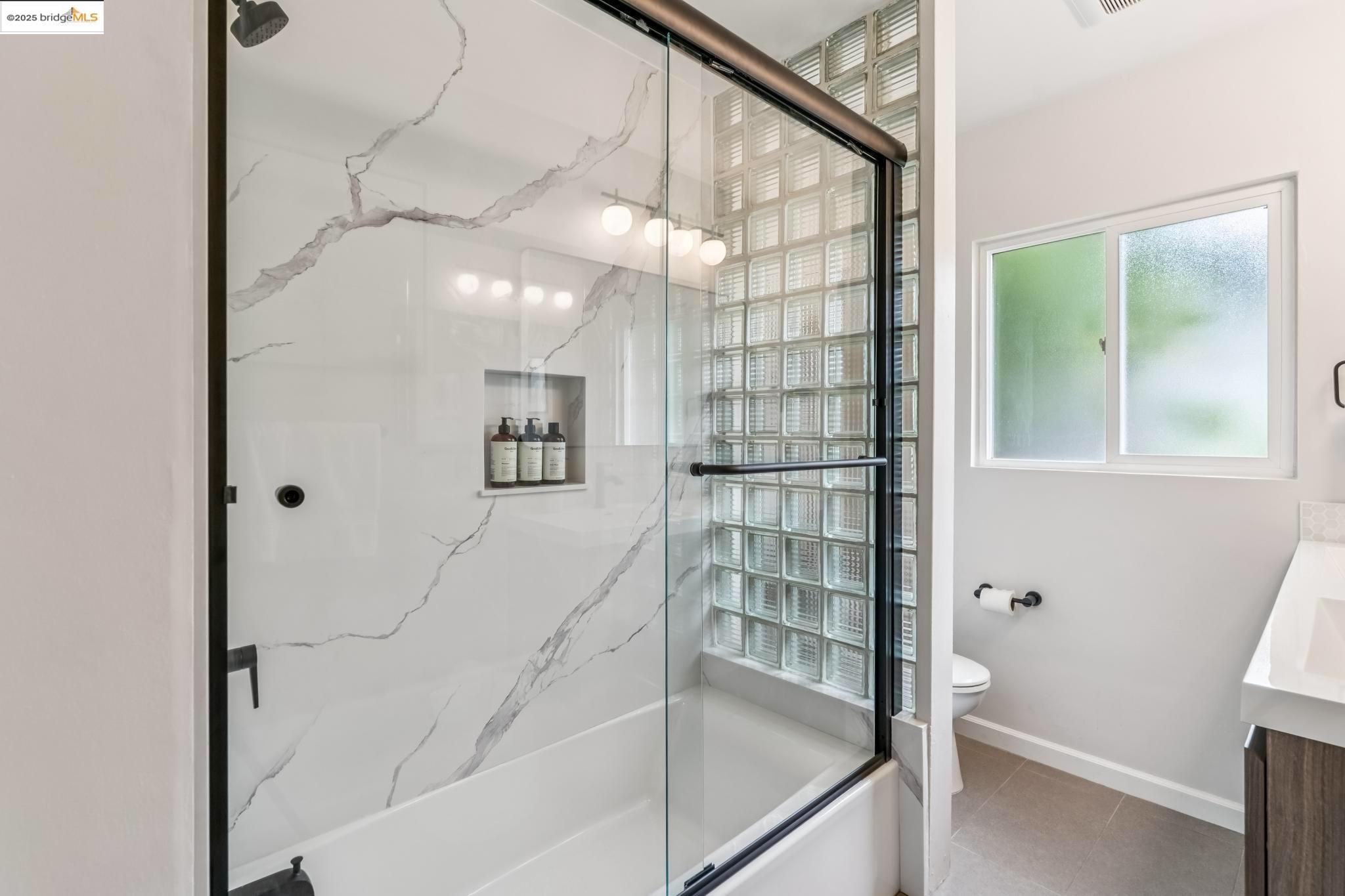 Detail Gallery Image 26 of 60 For 4607 Fieldbrook Rd, Oakland,  CA 94619 - 2 Beds | 1/1 Baths