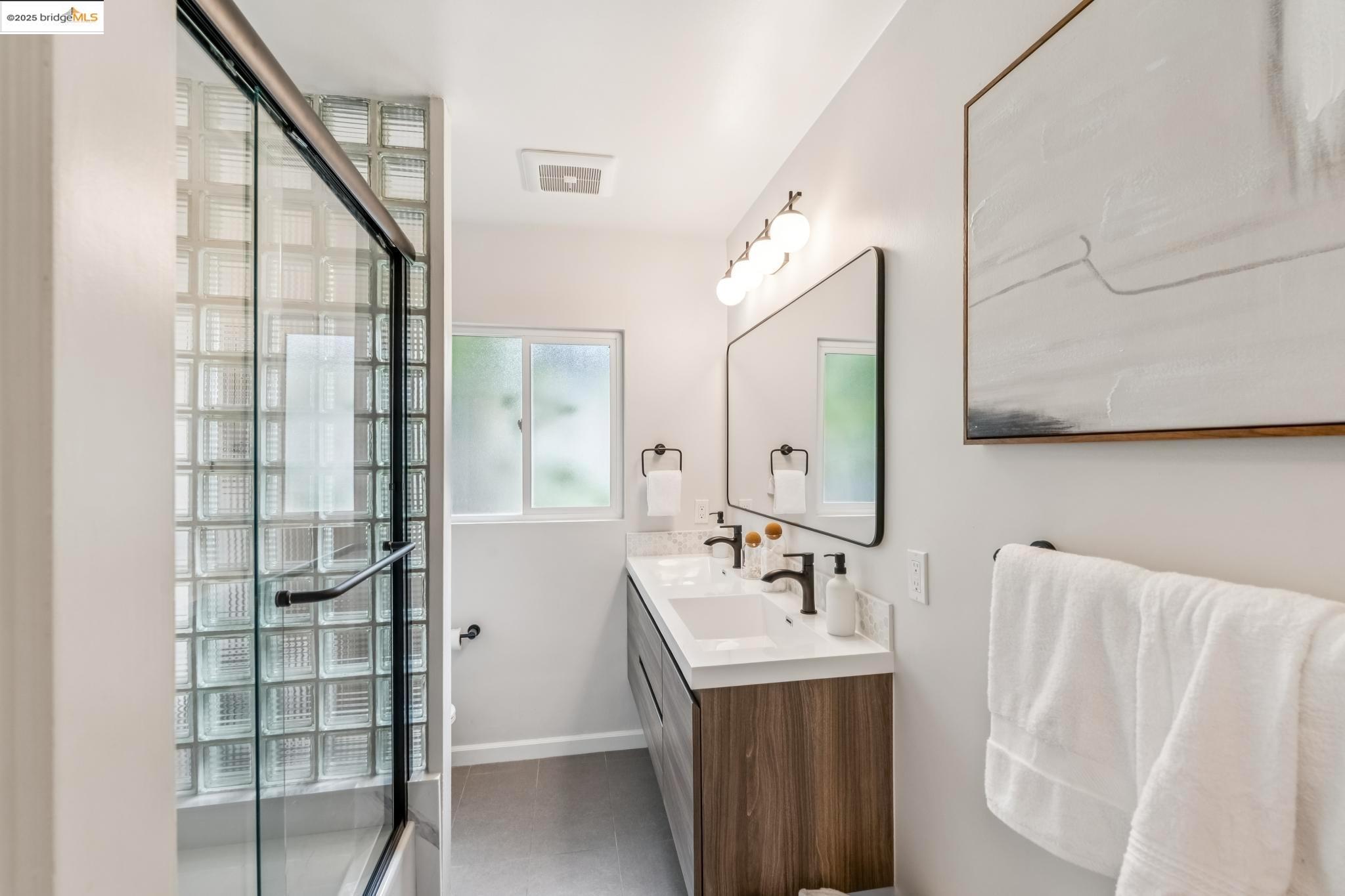Detail Gallery Image 27 of 60 For 4607 Fieldbrook Rd, Oakland,  CA 94619 - 2 Beds | 1/1 Baths