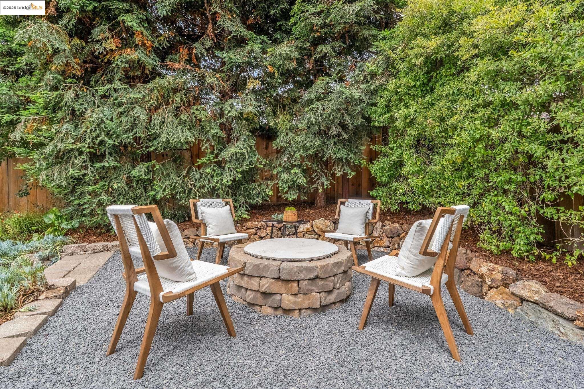Detail Gallery Image 39 of 60 For 4607 Fieldbrook Rd, Oakland,  CA 94619 - 2 Beds | 1/1 Baths