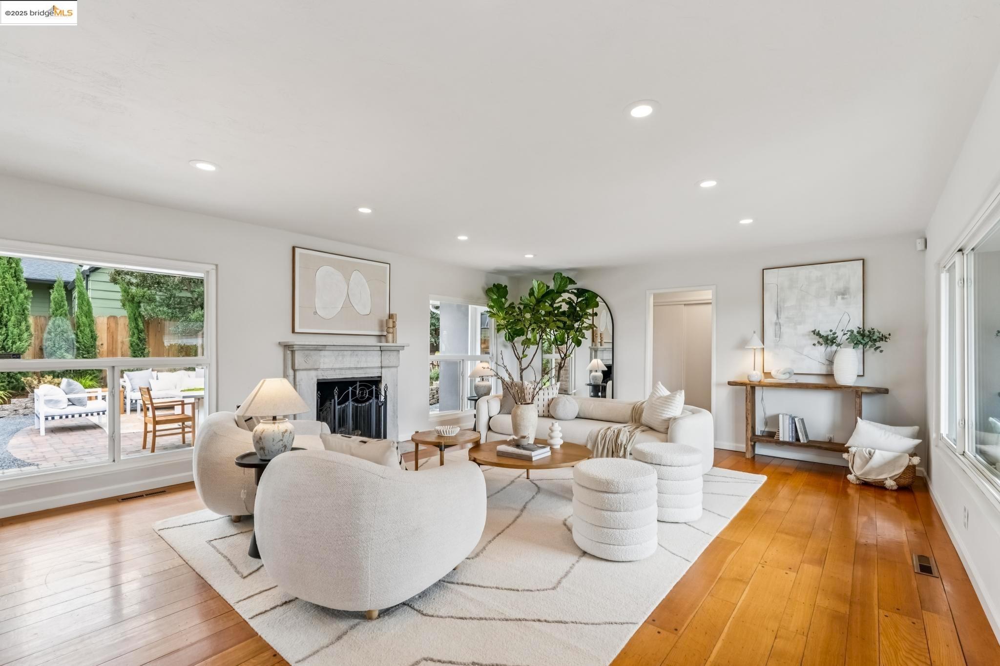 Detail Gallery Image 6 of 60 For 4607 Fieldbrook Rd, Oakland,  CA 94619 - 2 Beds | 1/1 Baths