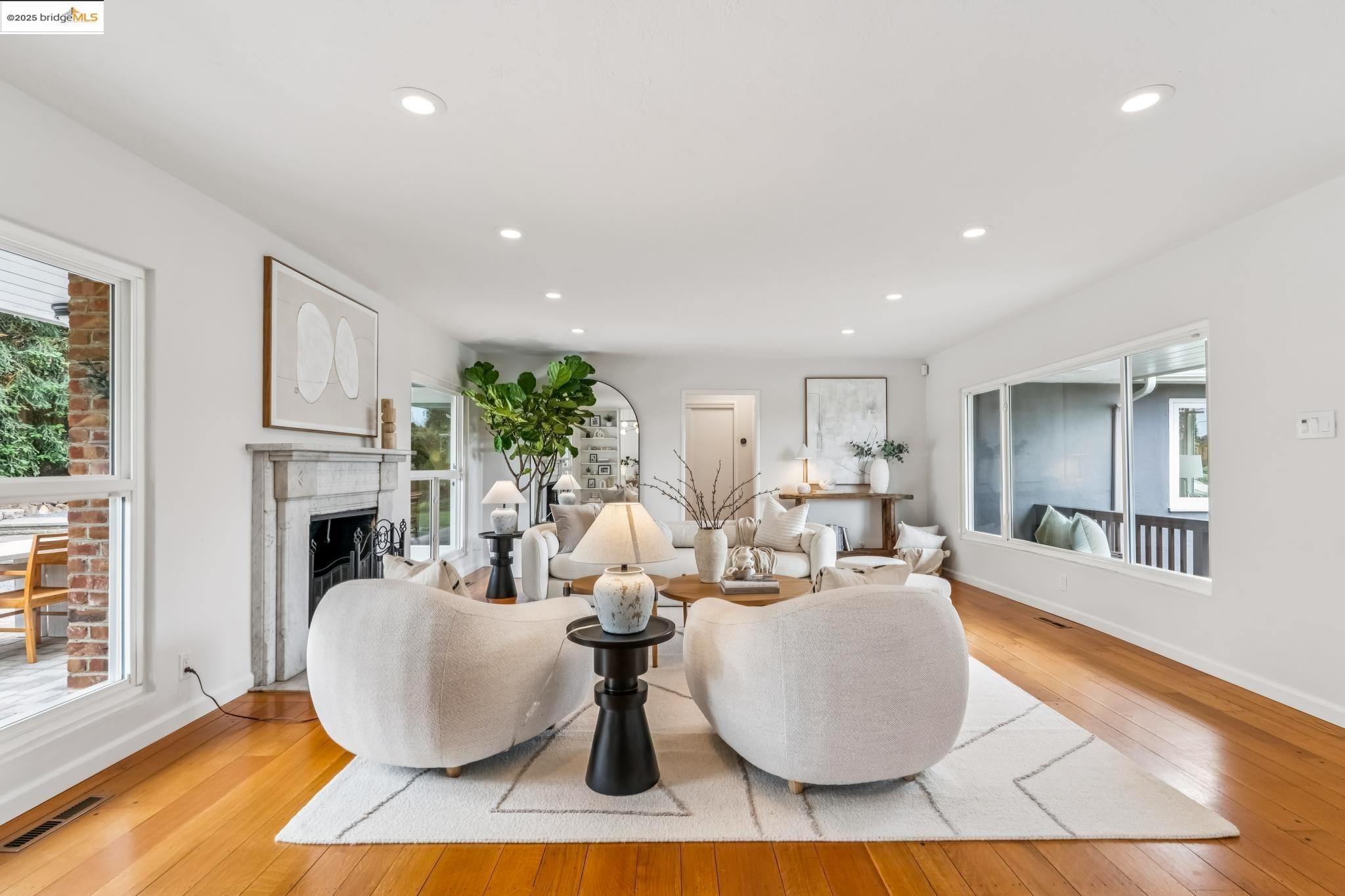 Detail Gallery Image 7 of 60 For 4607 Fieldbrook Rd, Oakland,  CA 94619 - 2 Beds | 1/1 Baths