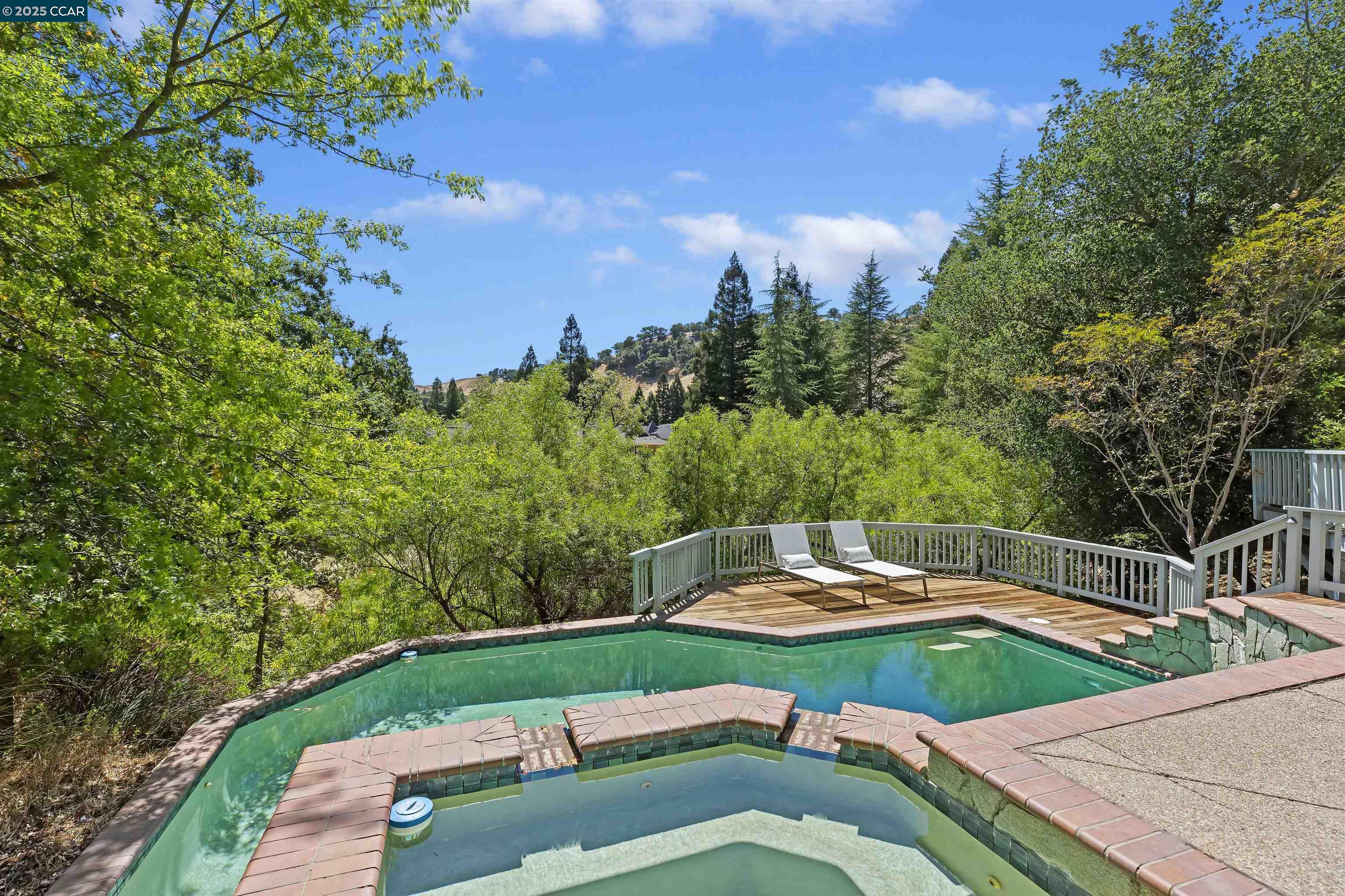 Detail Gallery Image 2 of 41 For 30 Crestview Ct, Lafayette,  CA 94549 - 5 Beds | 4/1 Baths