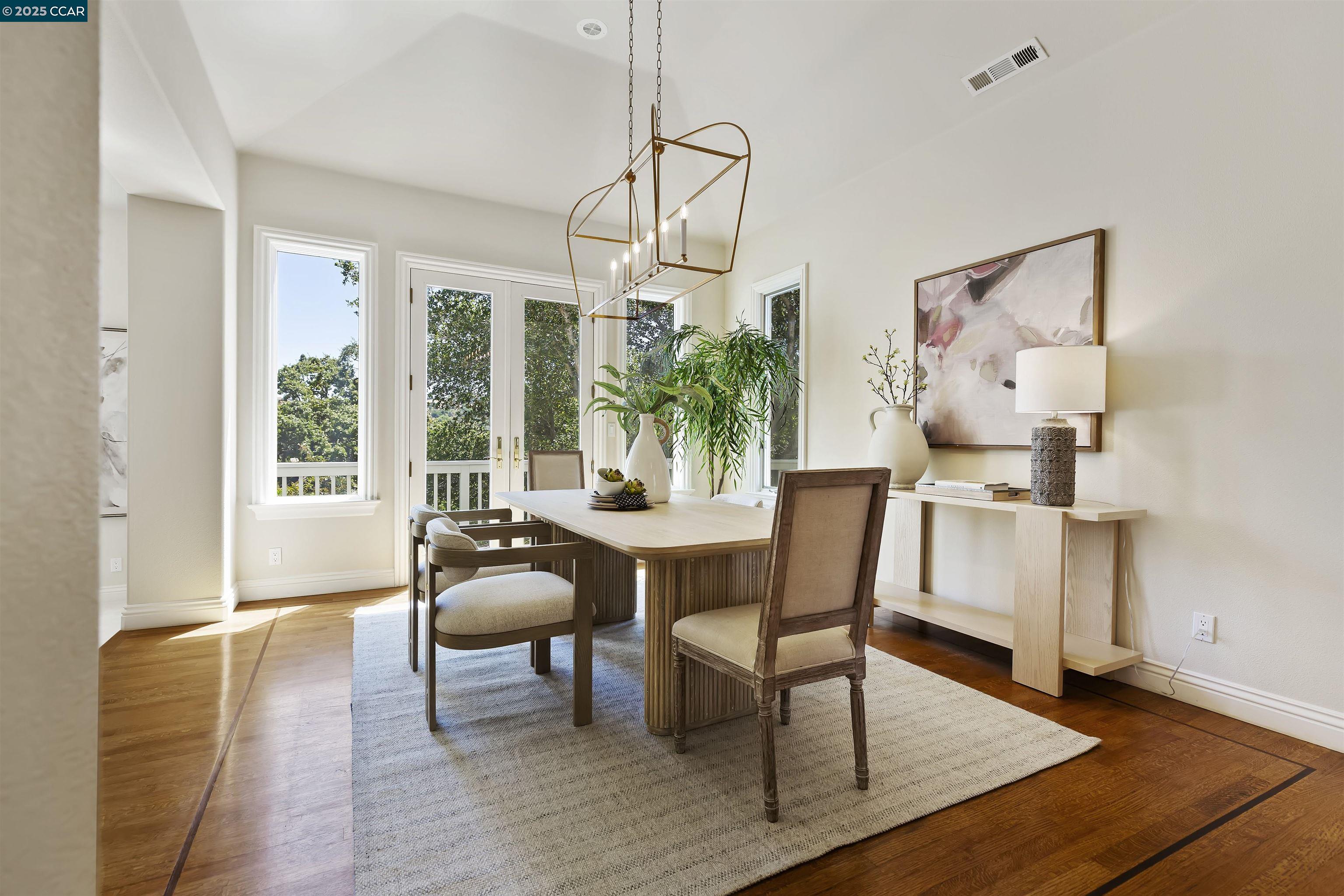 Detail Gallery Image 11 of 41 For 30 Crestview Ct, Lafayette,  CA 94549 - 5 Beds | 4/1 Baths