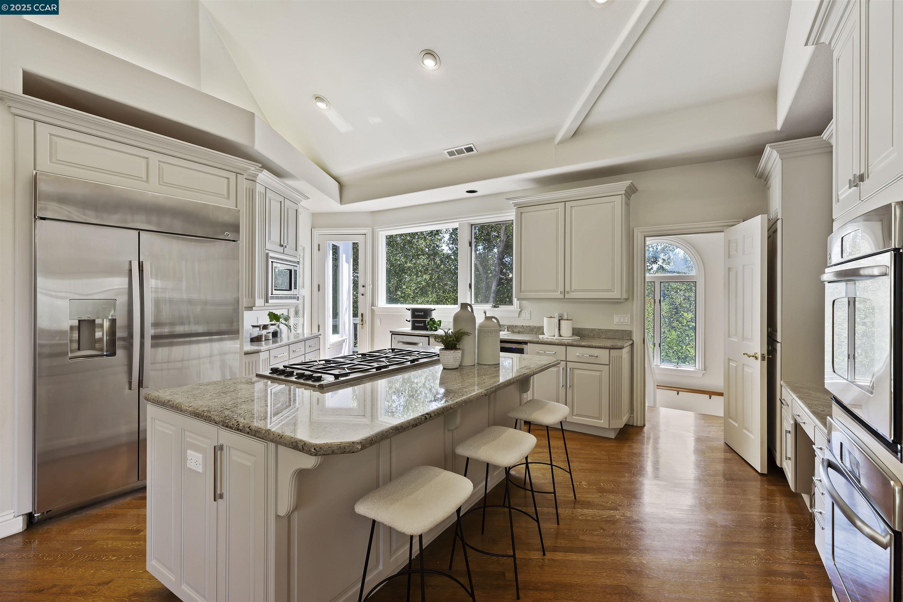 Detail Gallery Image 18 of 41 For 30 Crestview Ct, Lafayette,  CA 94549 - 5 Beds | 4/1 Baths