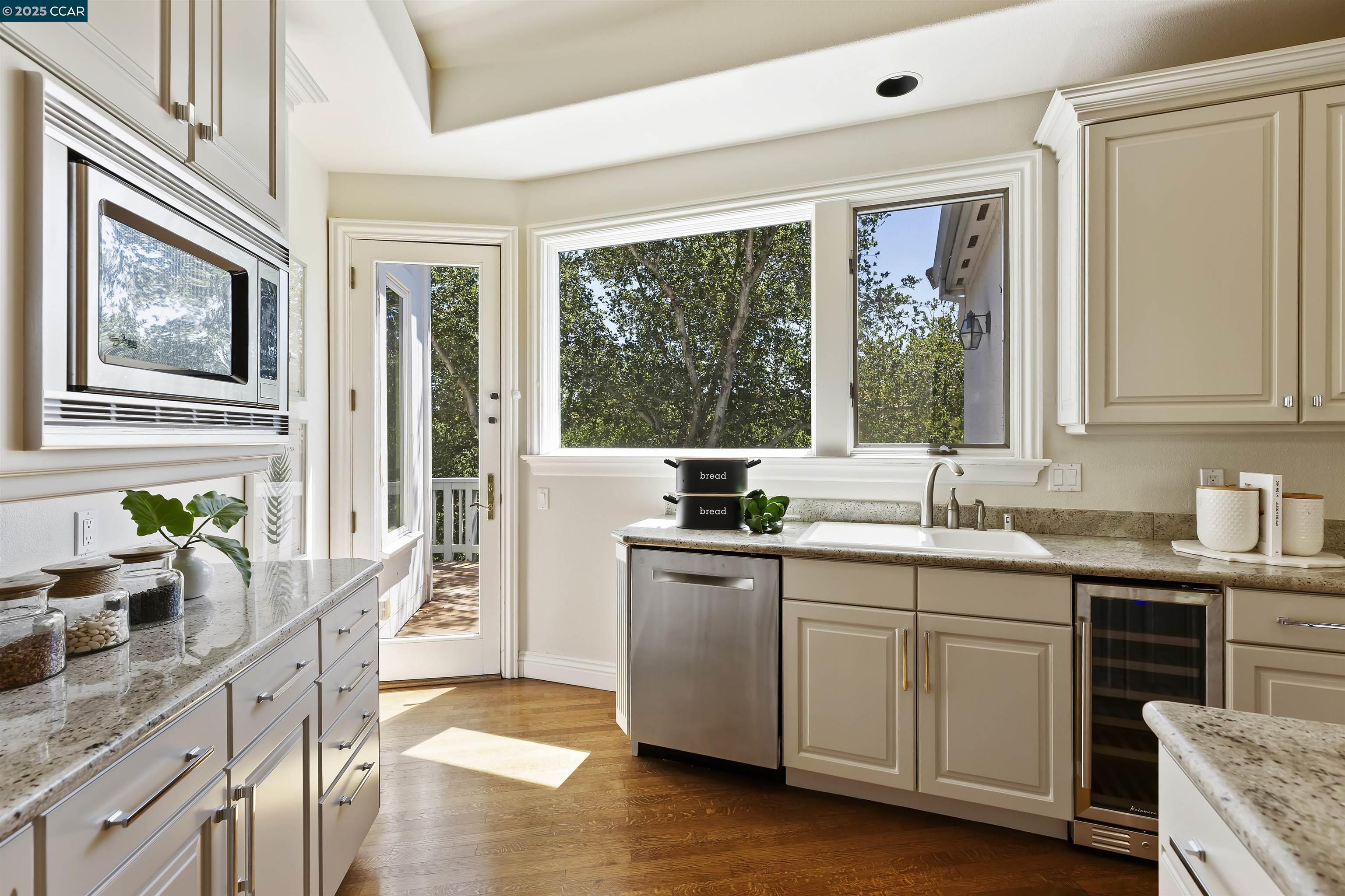 Detail Gallery Image 20 of 41 For 30 Crestview Ct, Lafayette,  CA 94549 - 5 Beds | 4/1 Baths
